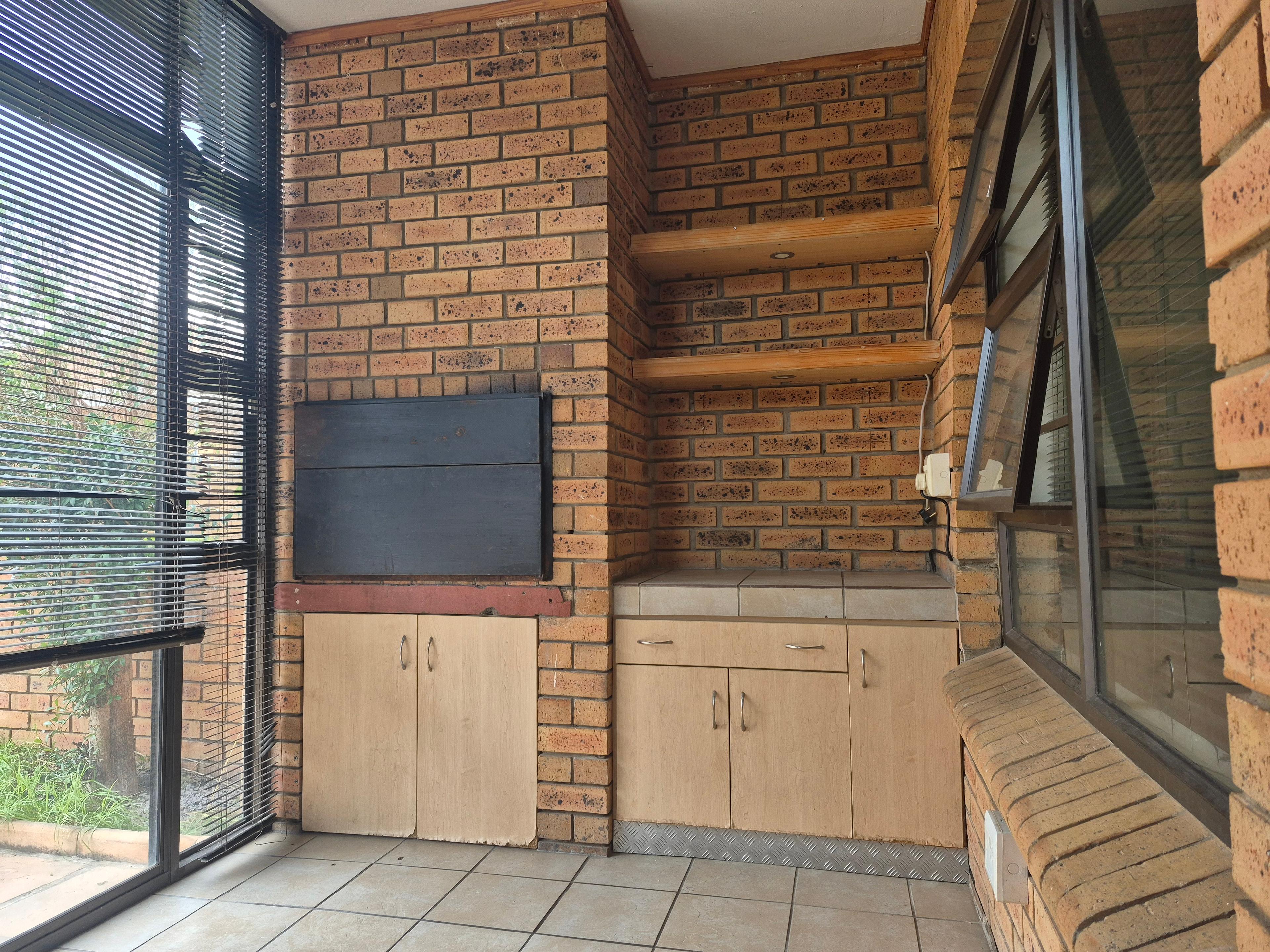Image 3 of 6