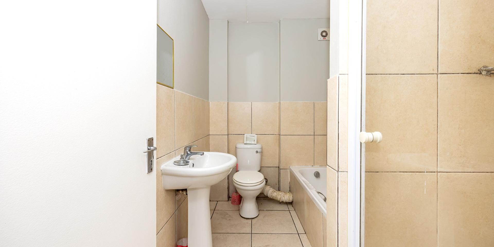Image 2 of 6