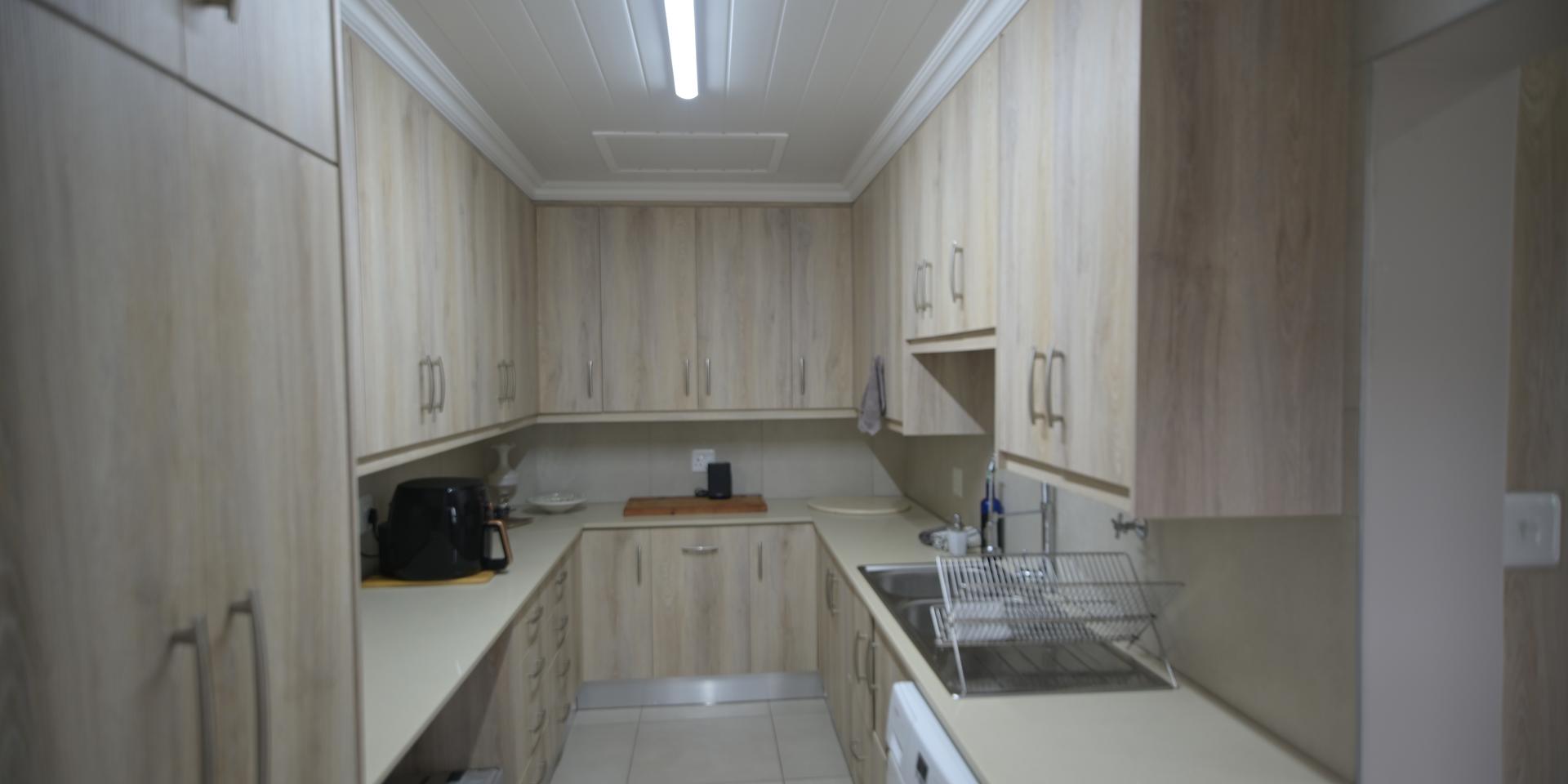 Image 4 of 6