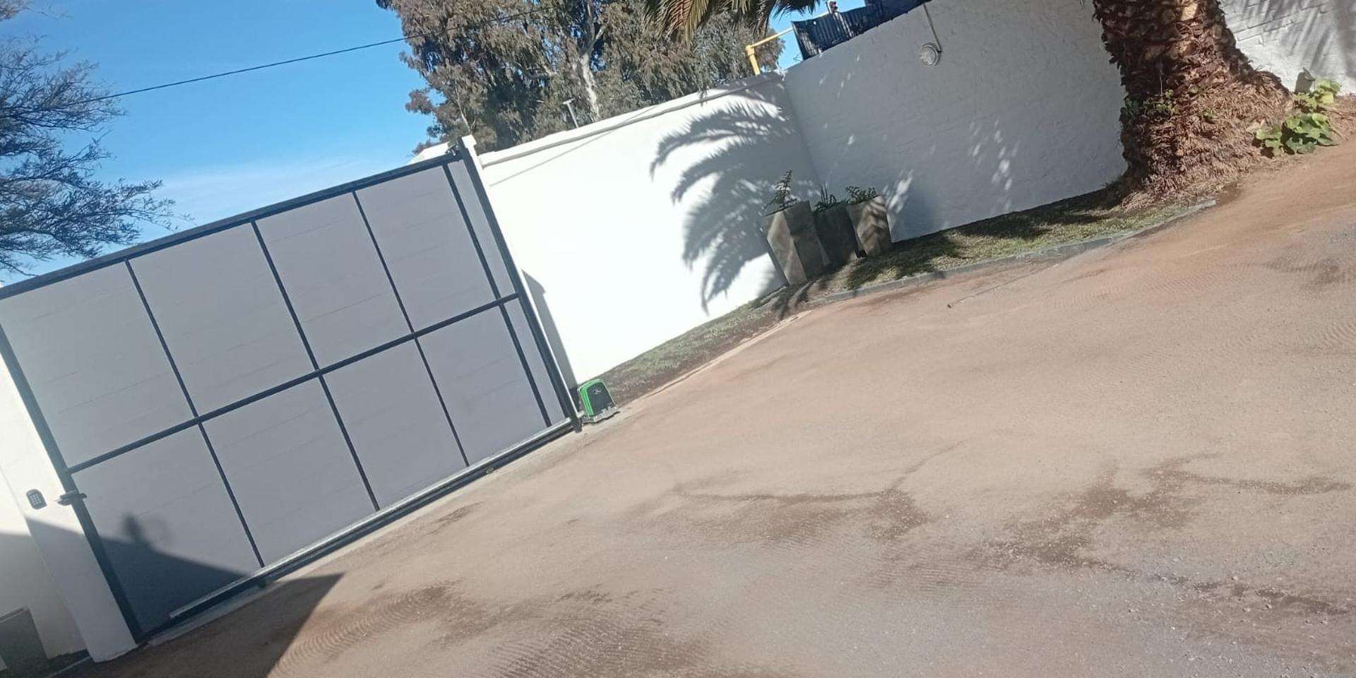 Image 4 of 6