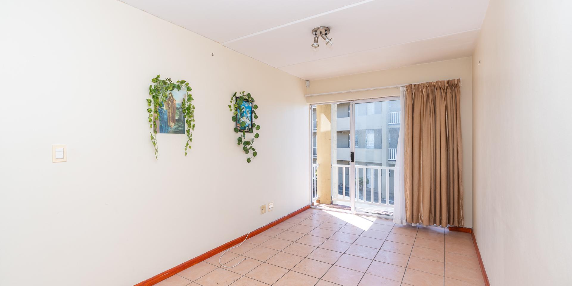 Image 4 of 6