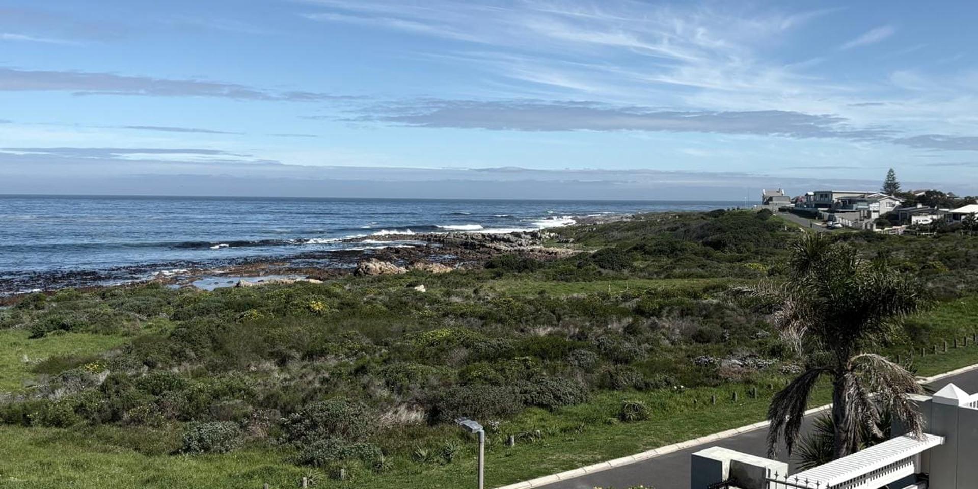 Image 2 of 6