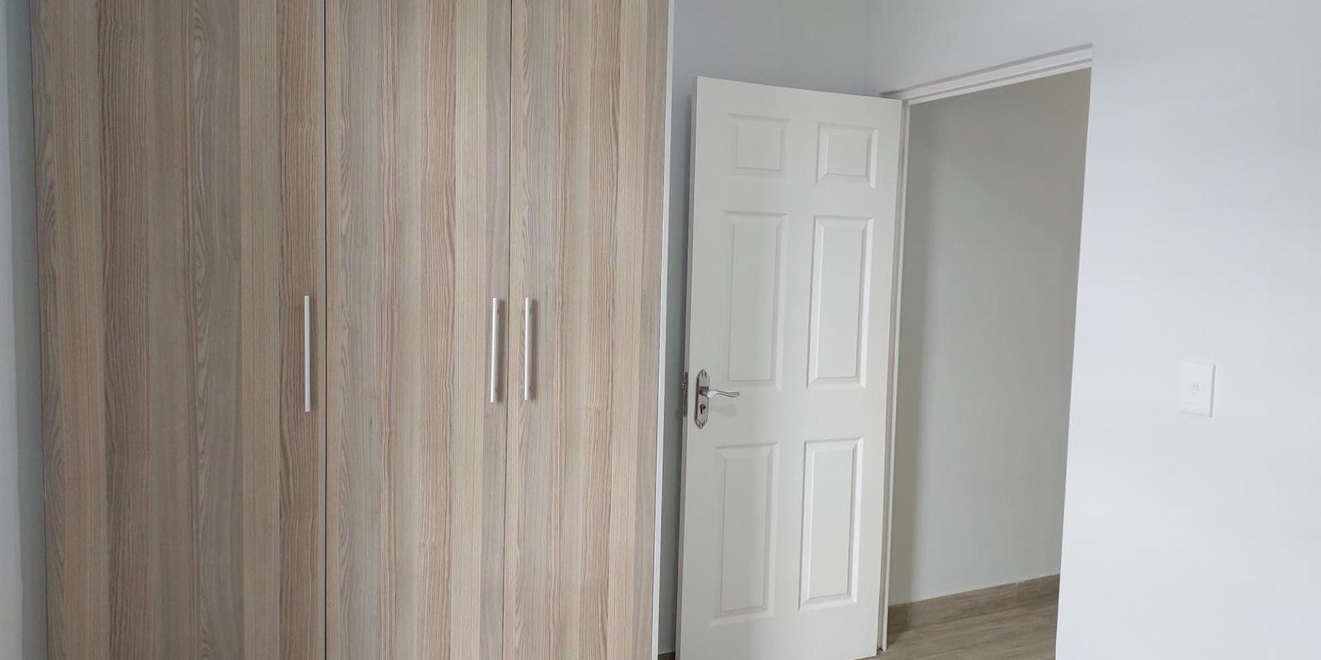 Image 4 of 6