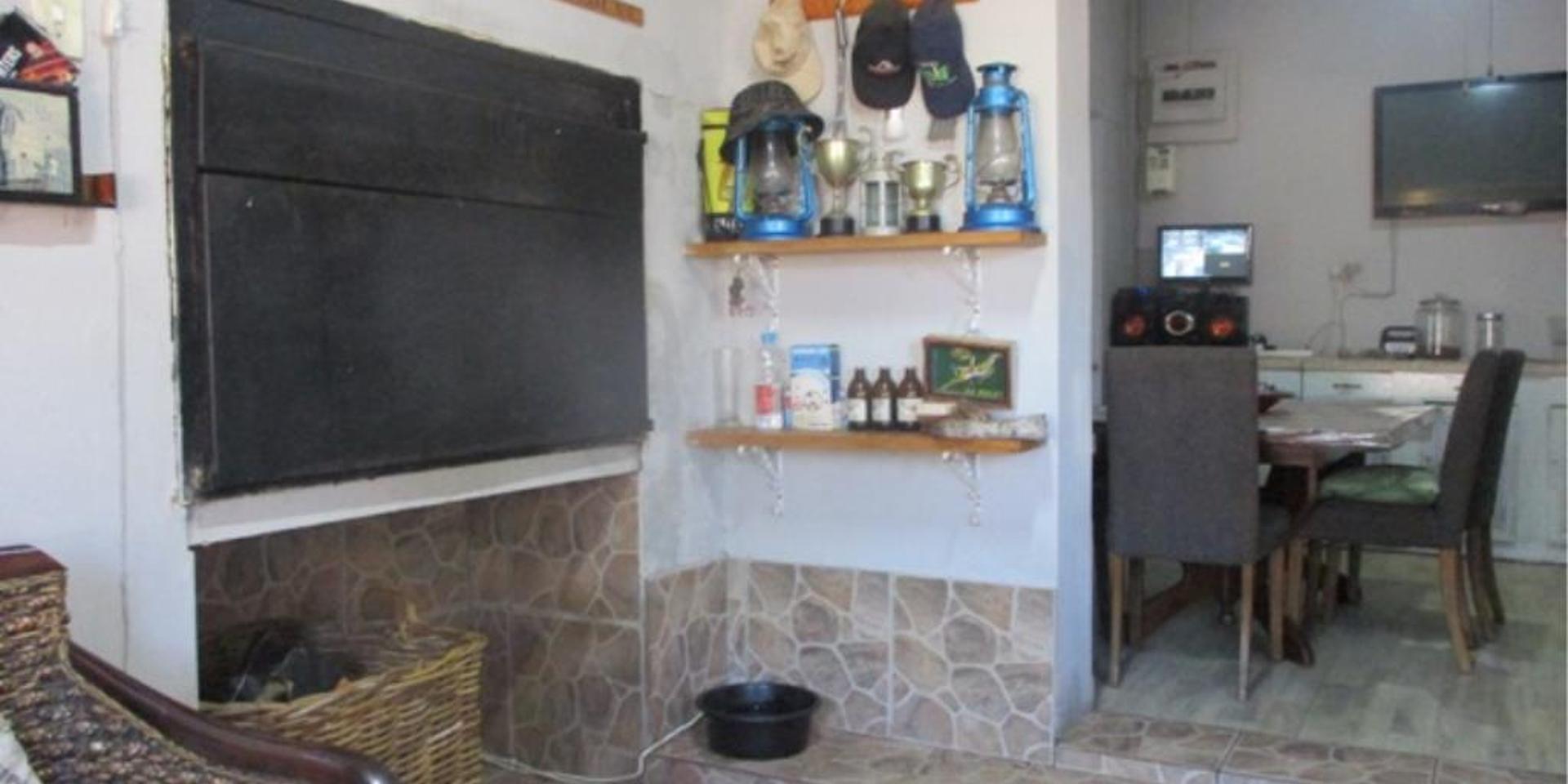 Image 4 of 6