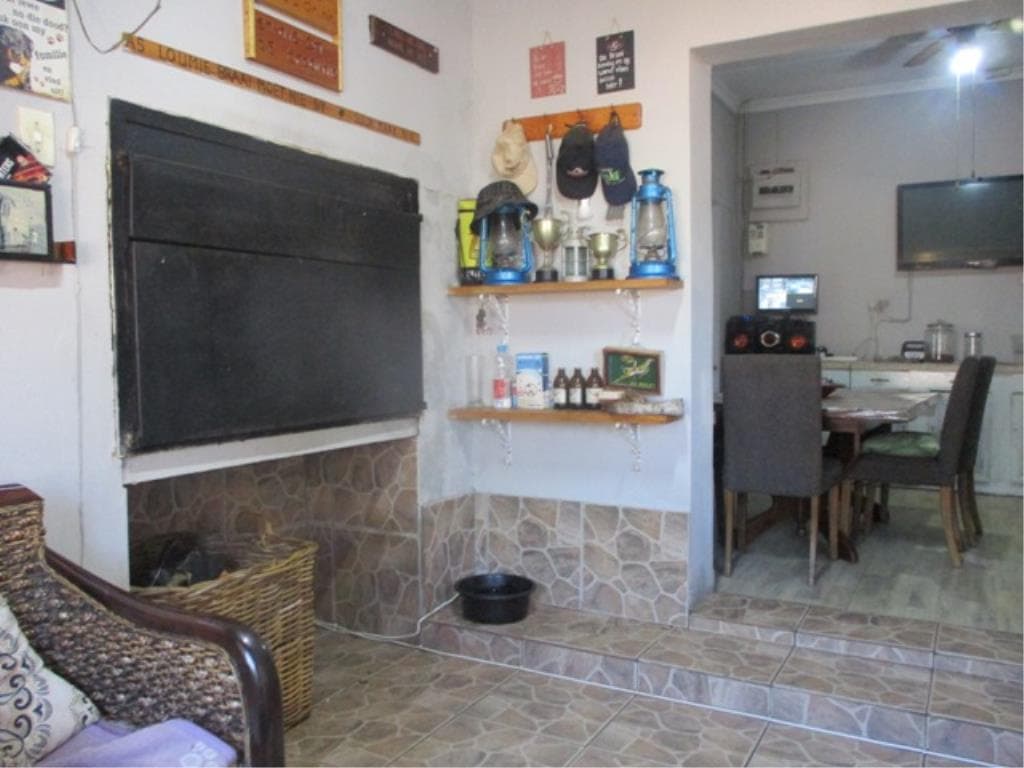 Image 4 of 6