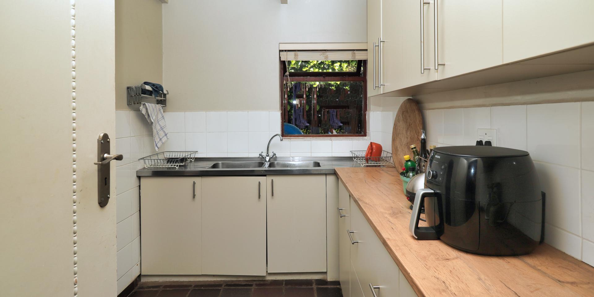 Image 4 of 6