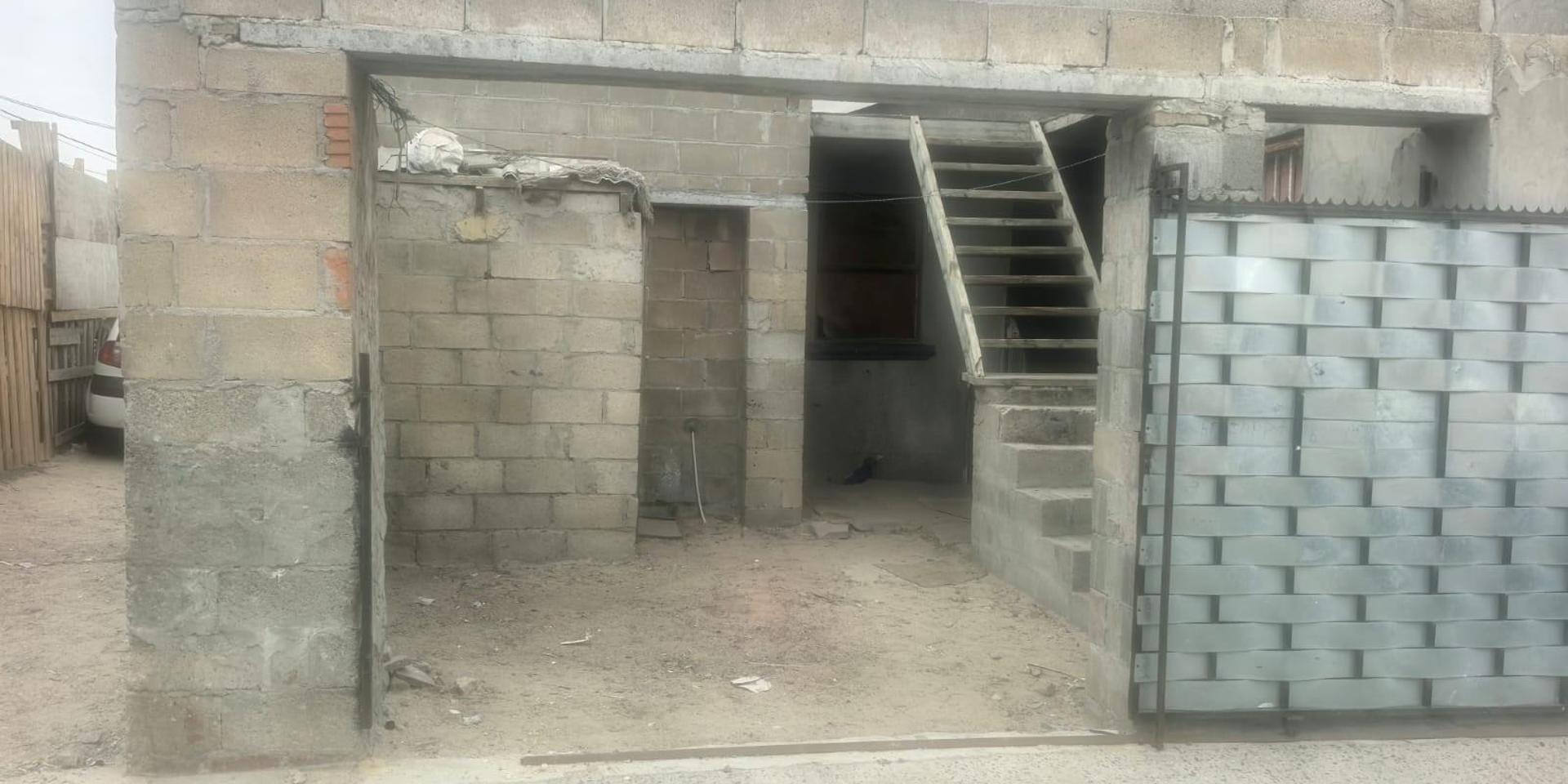 Image 2 of 6