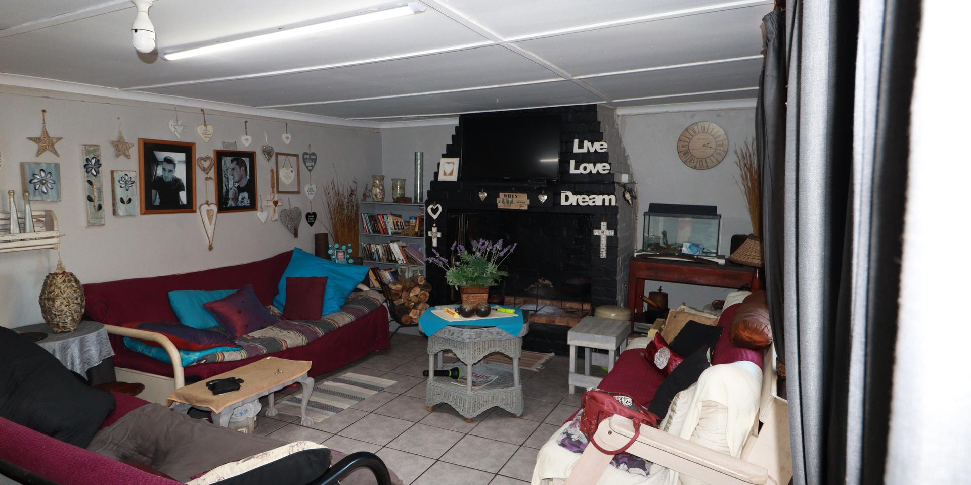 Image 3 of 6