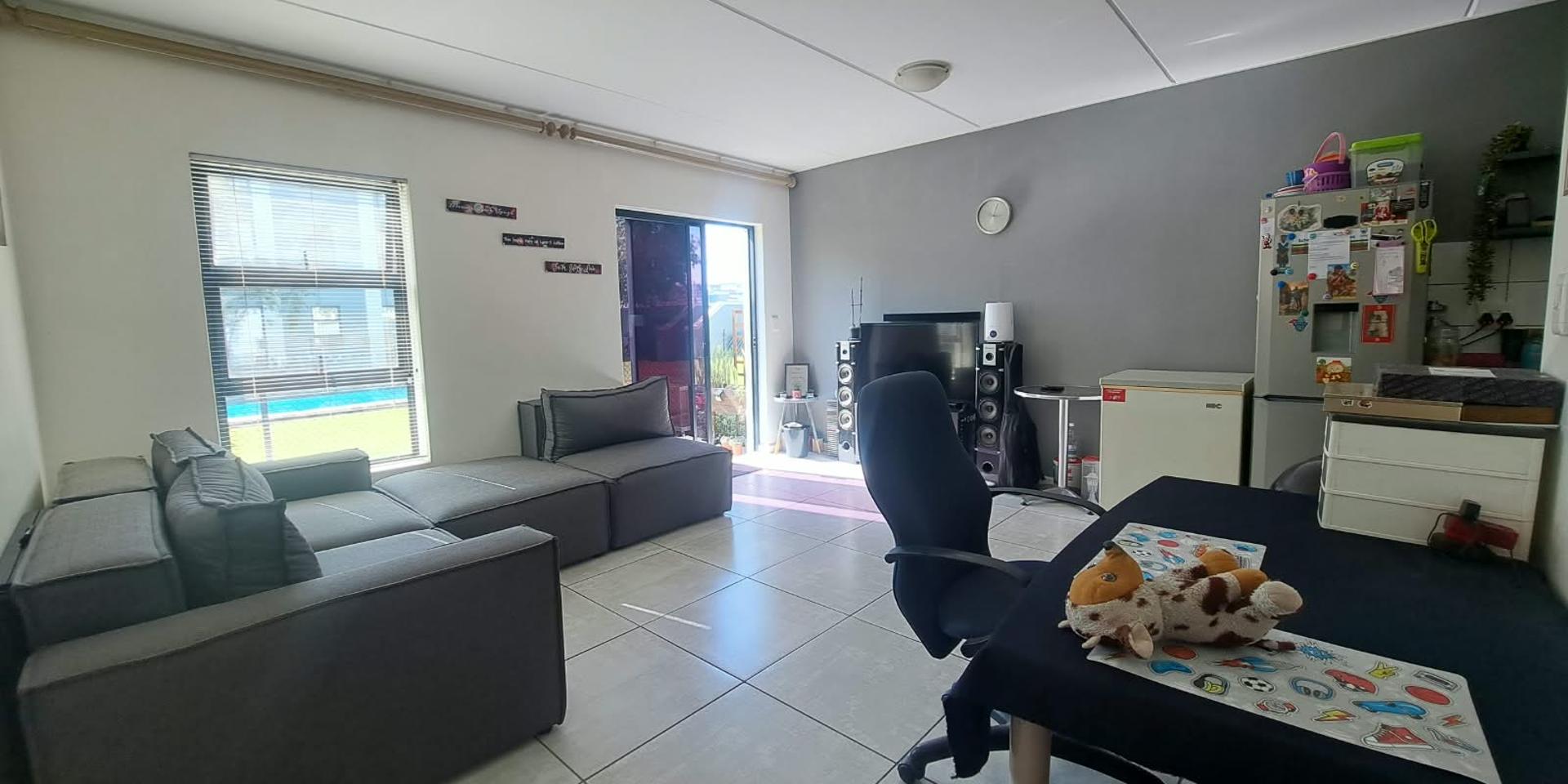 Image 4 of 6