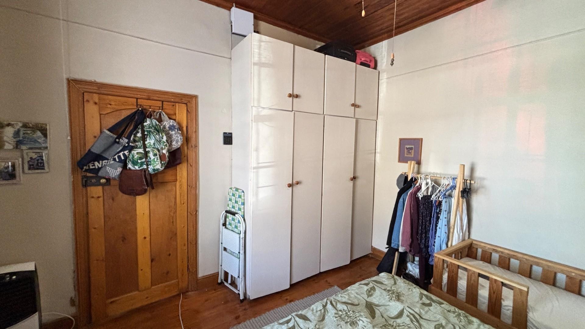 Image 4 of 6