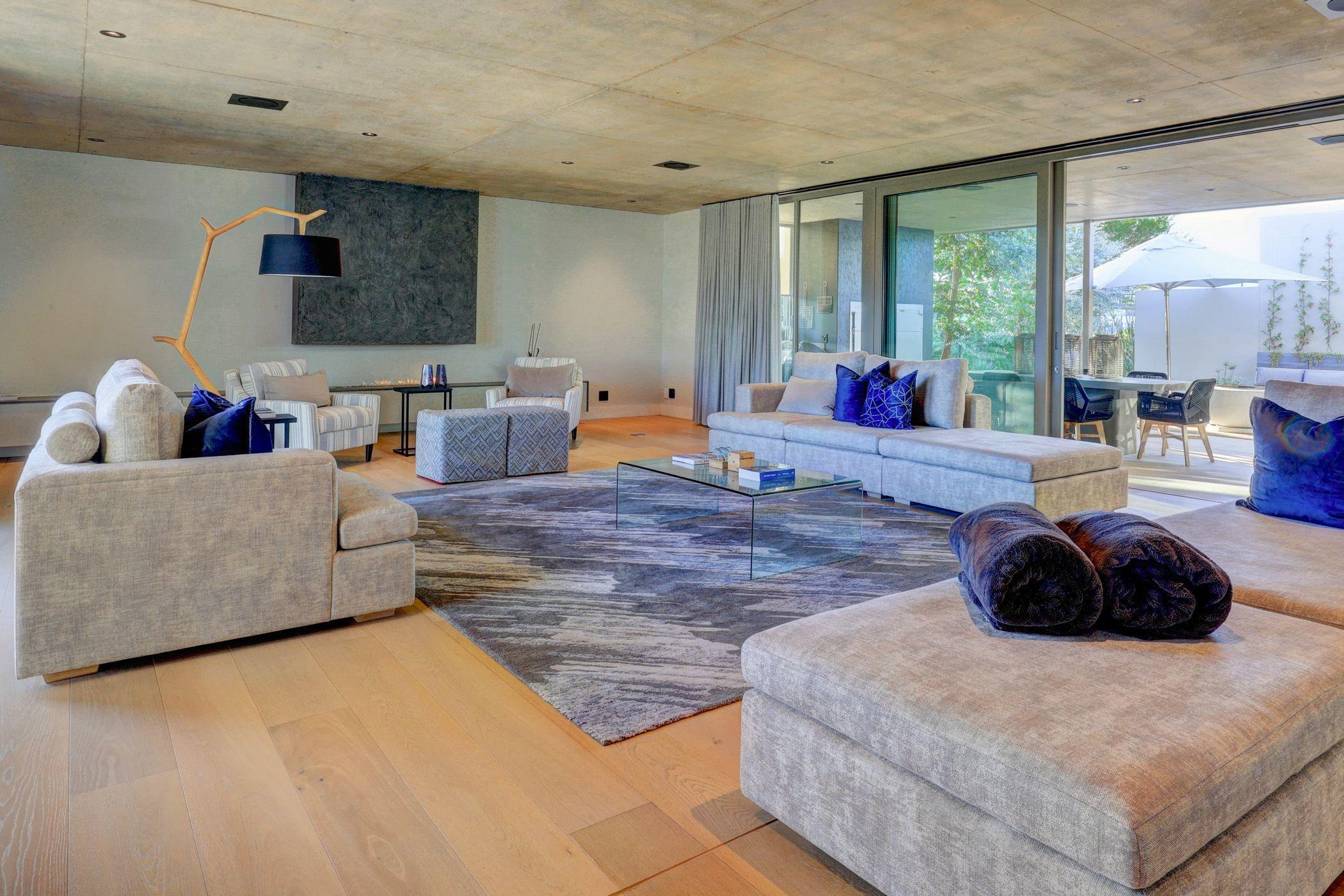 Image 2 of 6