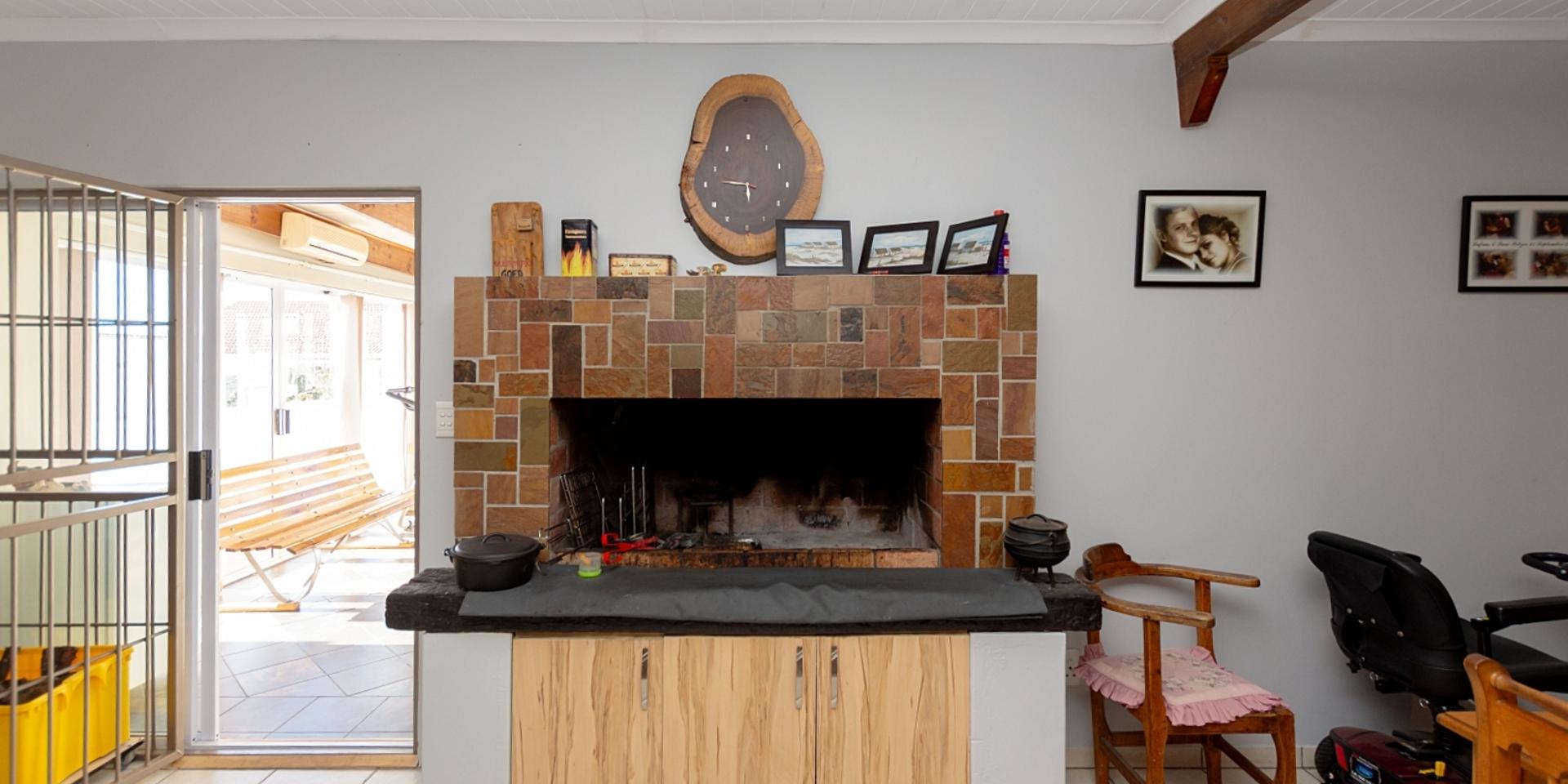 Image 4 of 6