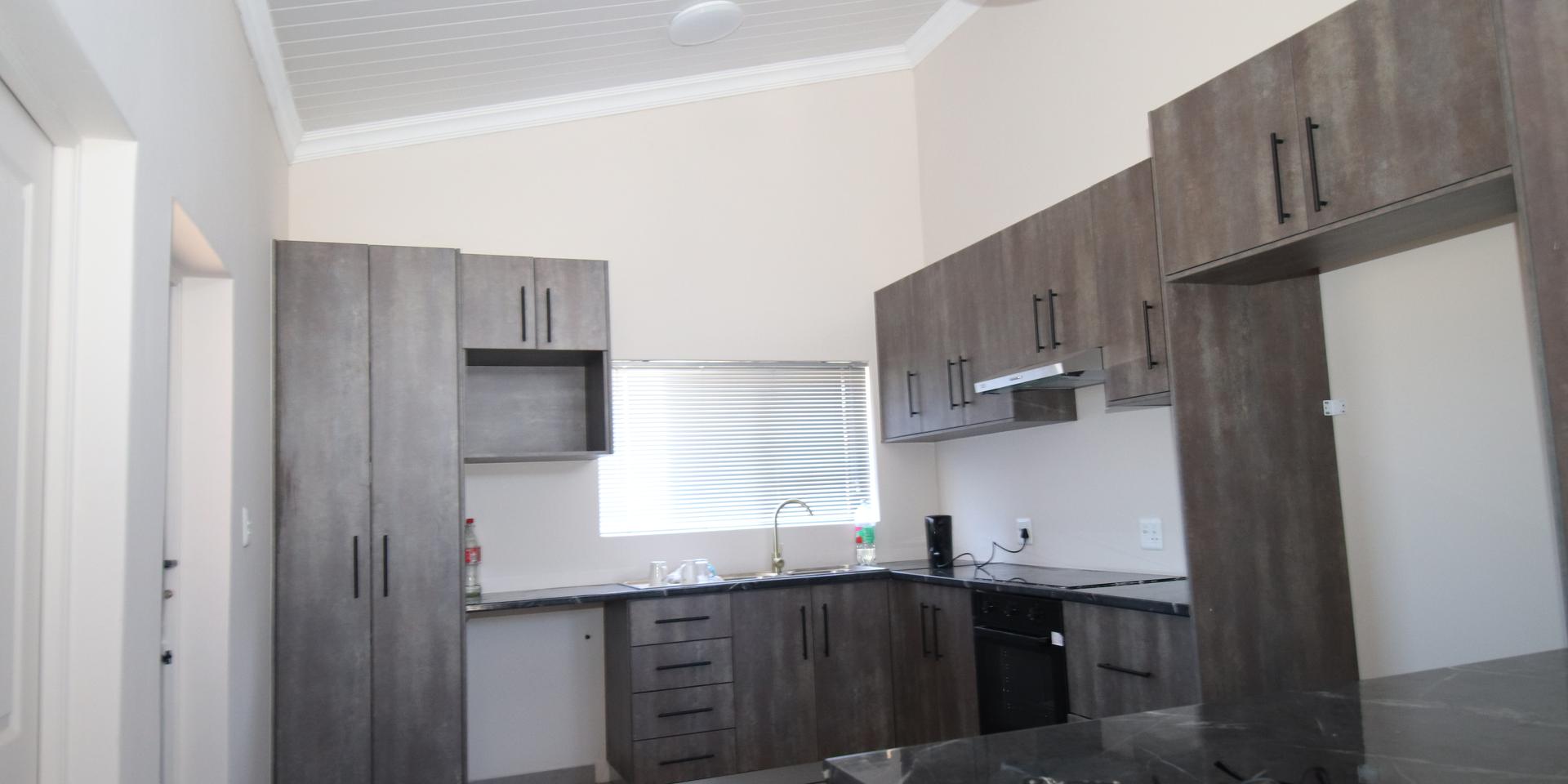 Image 4 of 6