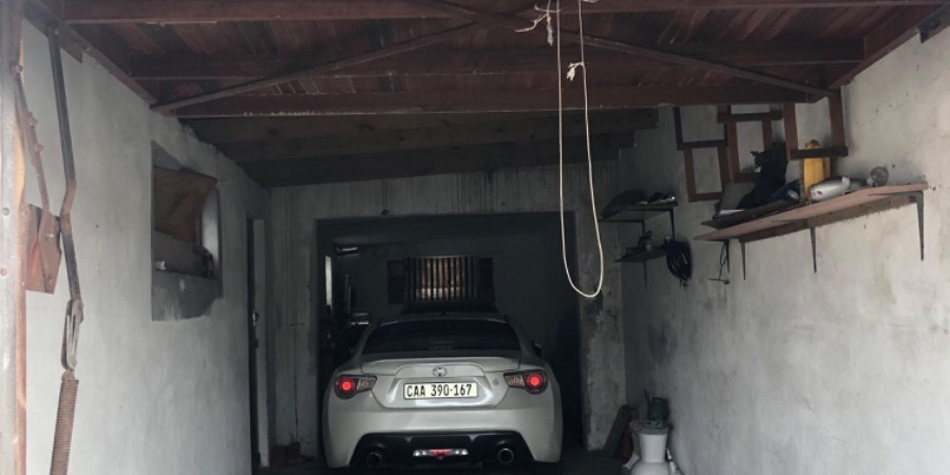 Image 2 of 6
