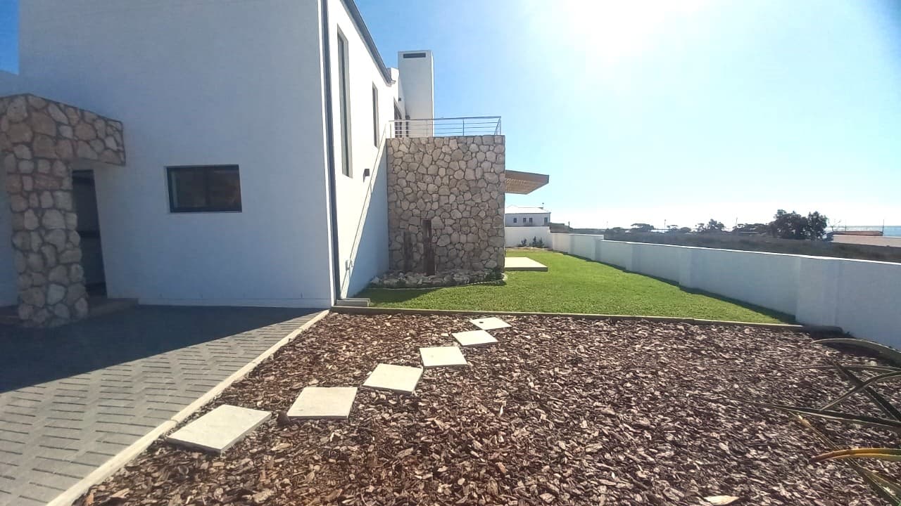 Image 4 of 6