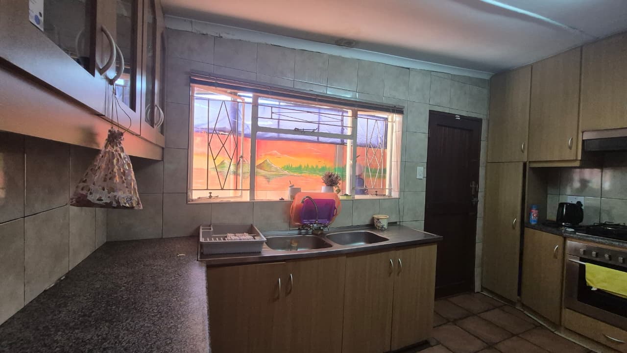 Image 5 of 6
