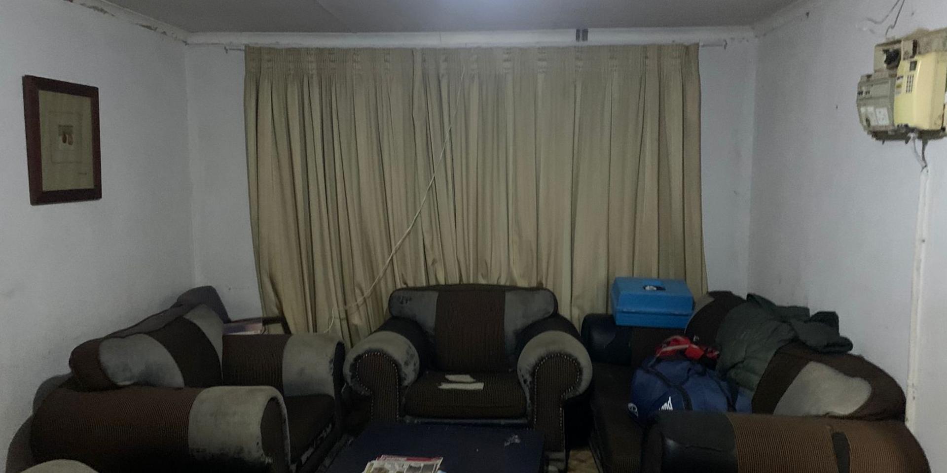 Image 2 of 6