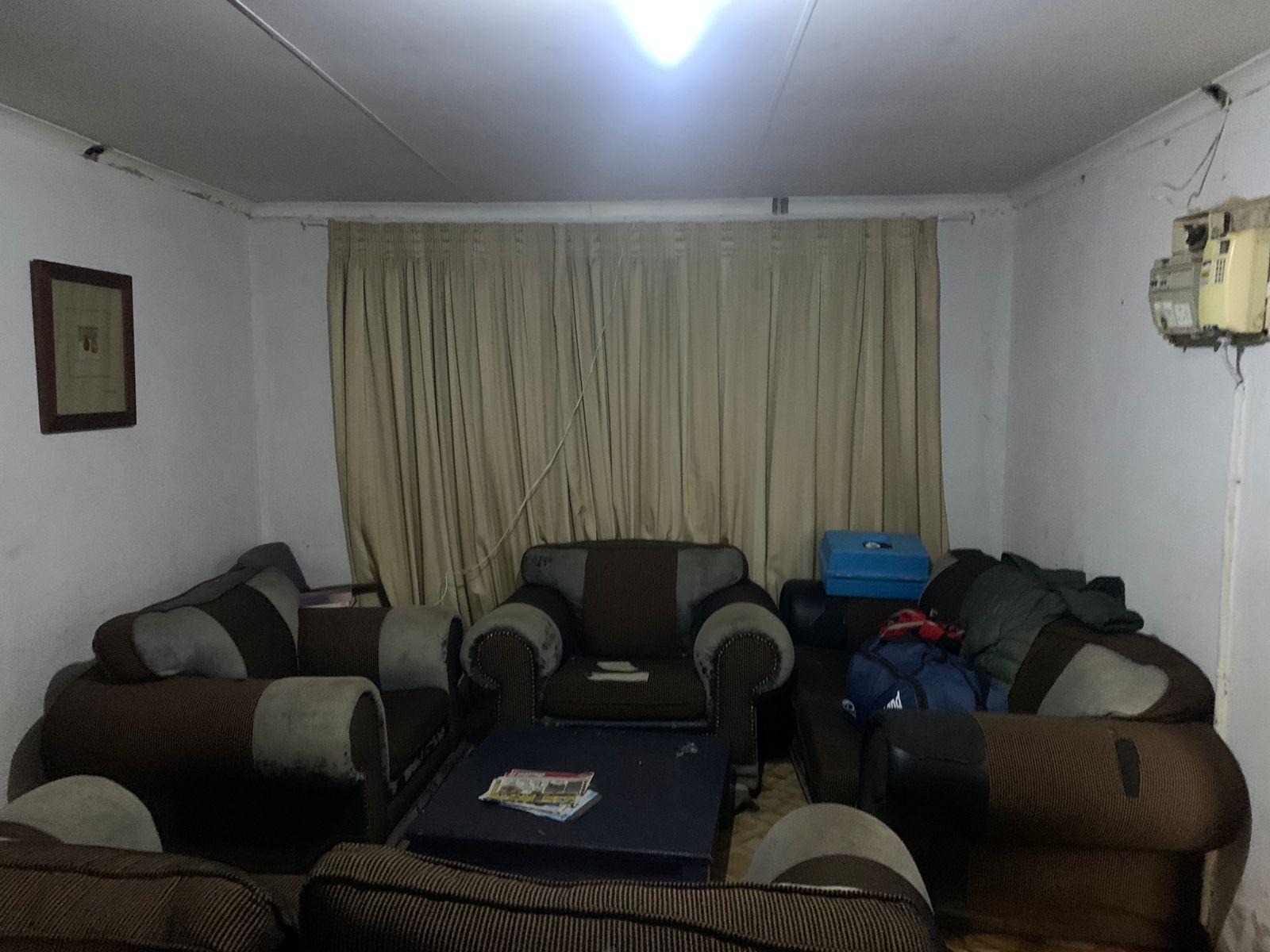 Image 3 of 6
