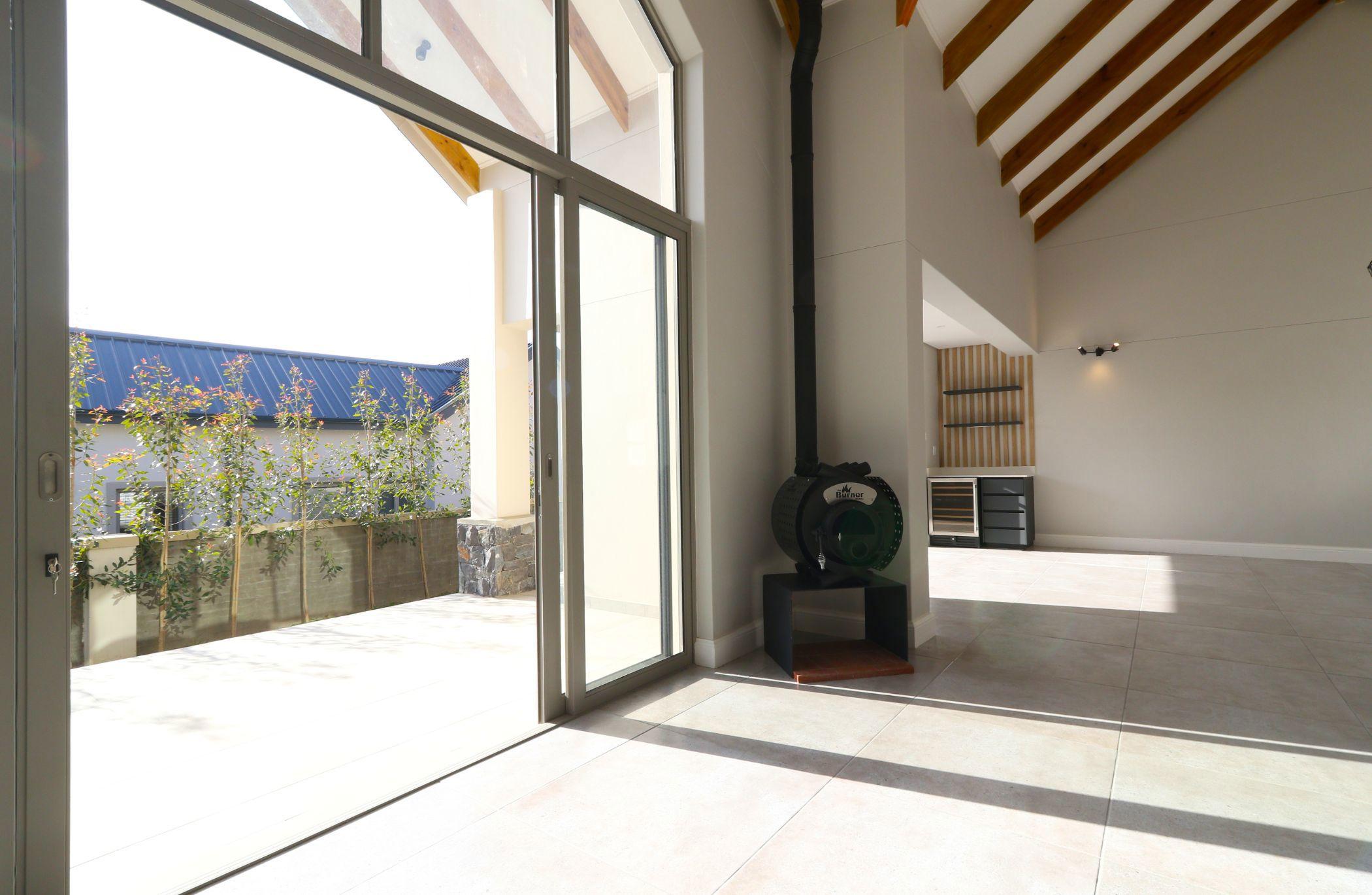 Image 2 of 6