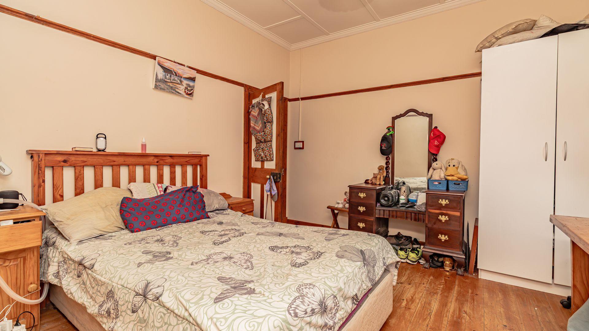 Image 4 of 6