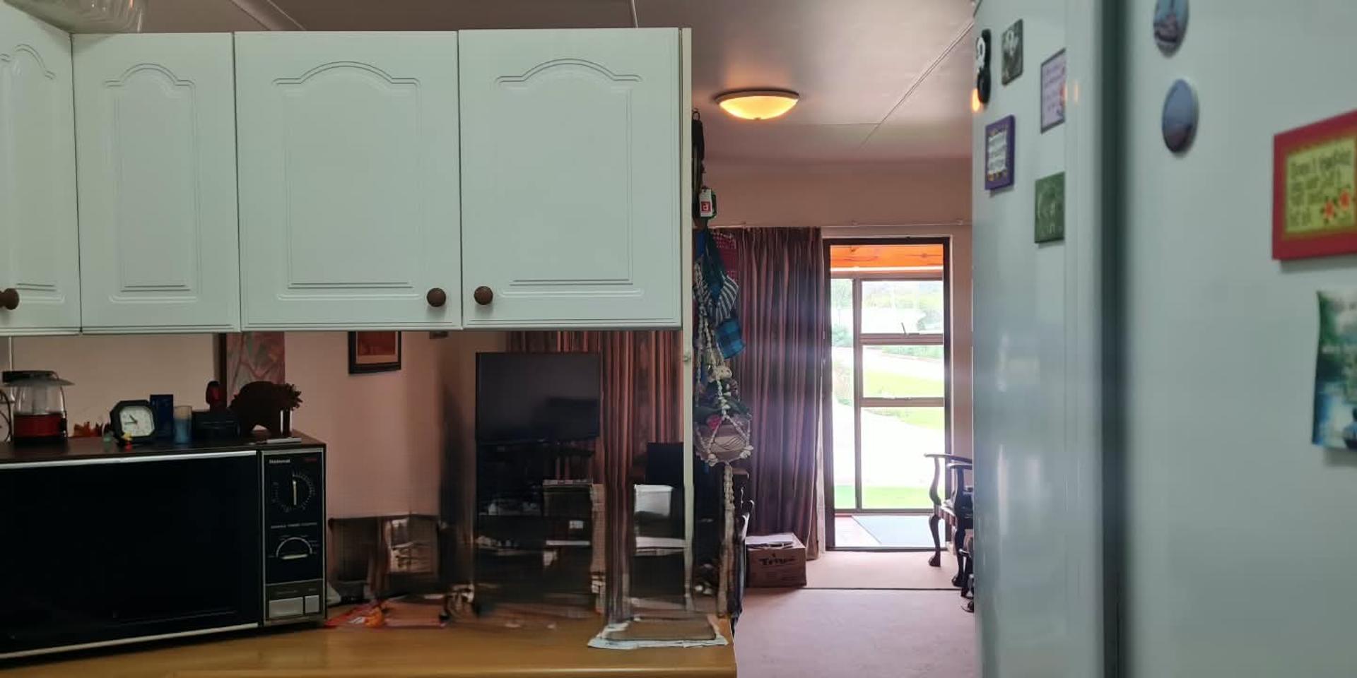 Image 4 of 6