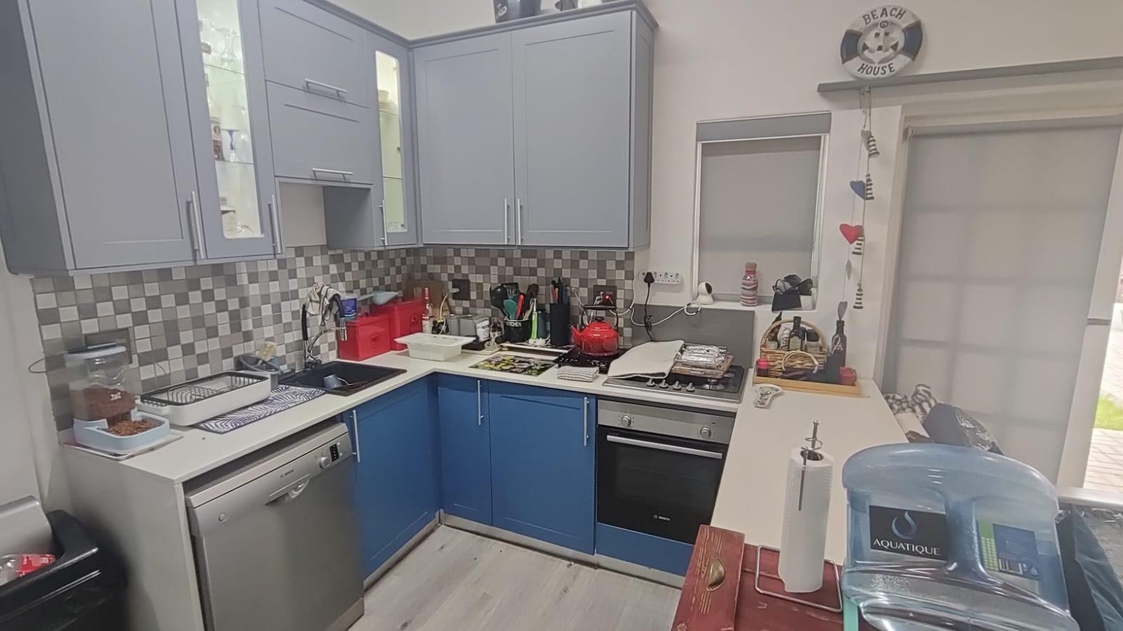 Image 4 of 6