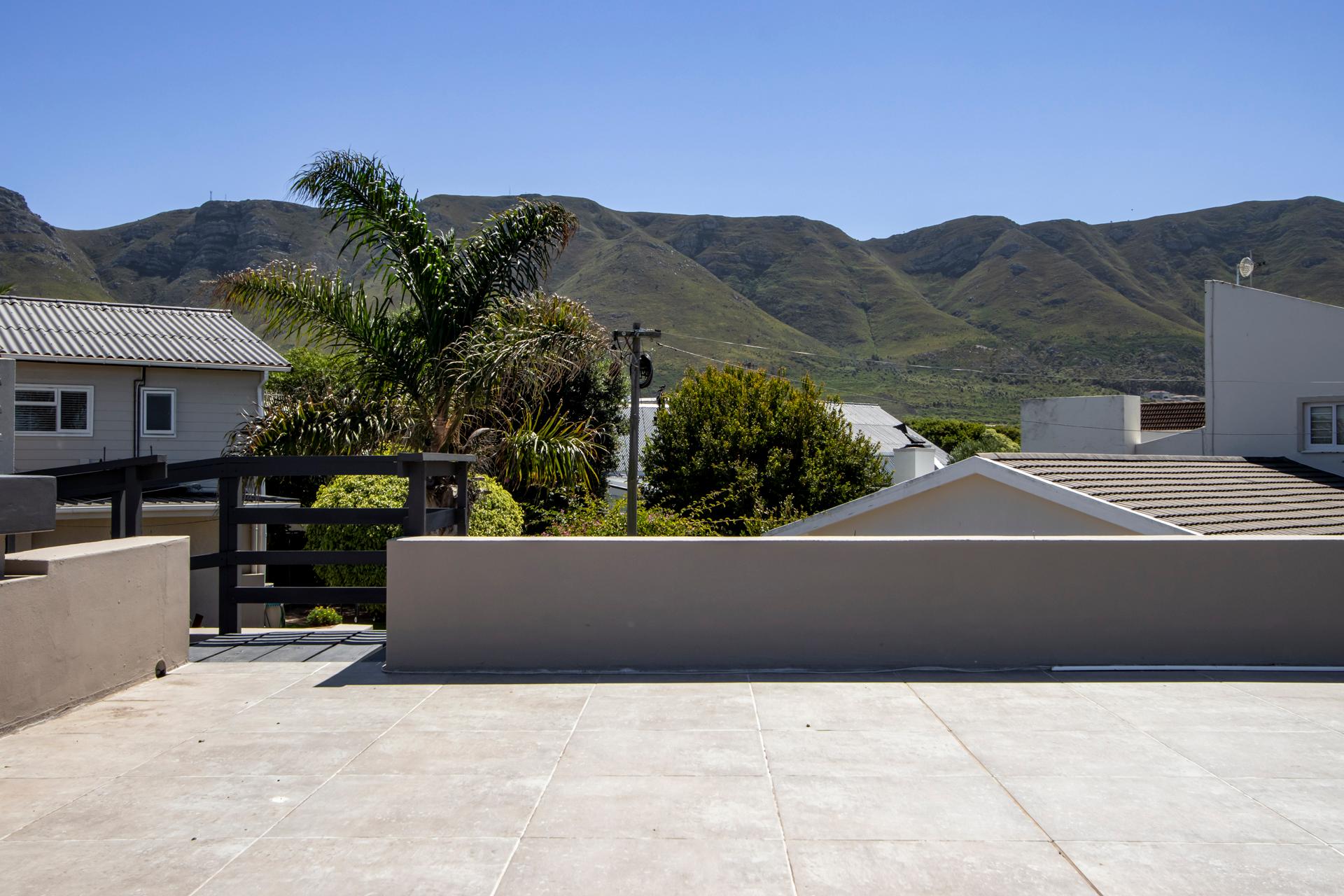 Image 2 of 6