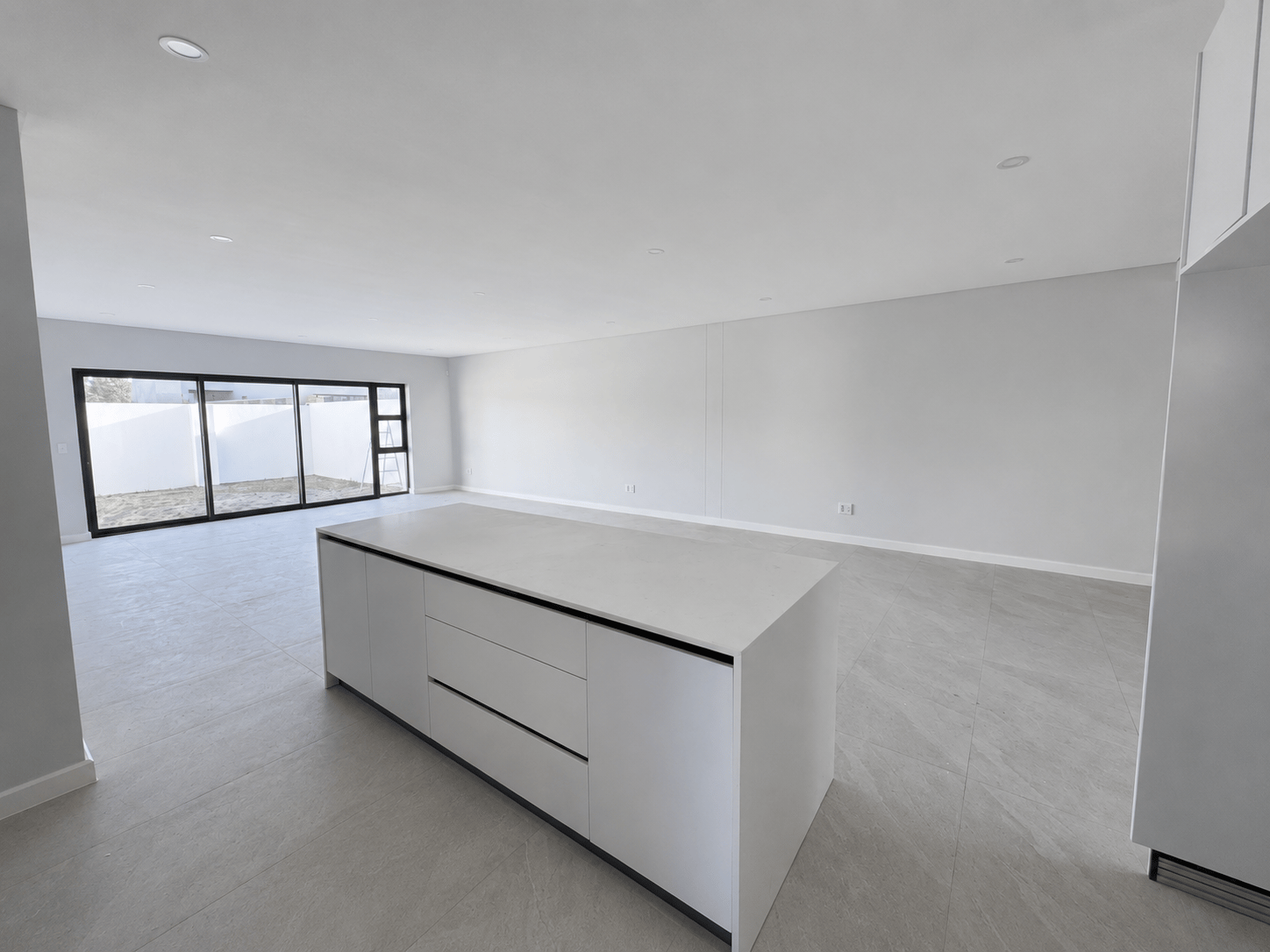 Image 4 of 6