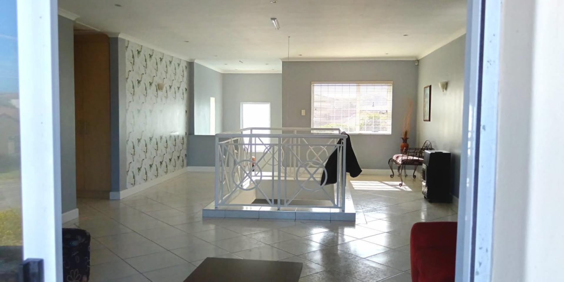 Image 4 of 6