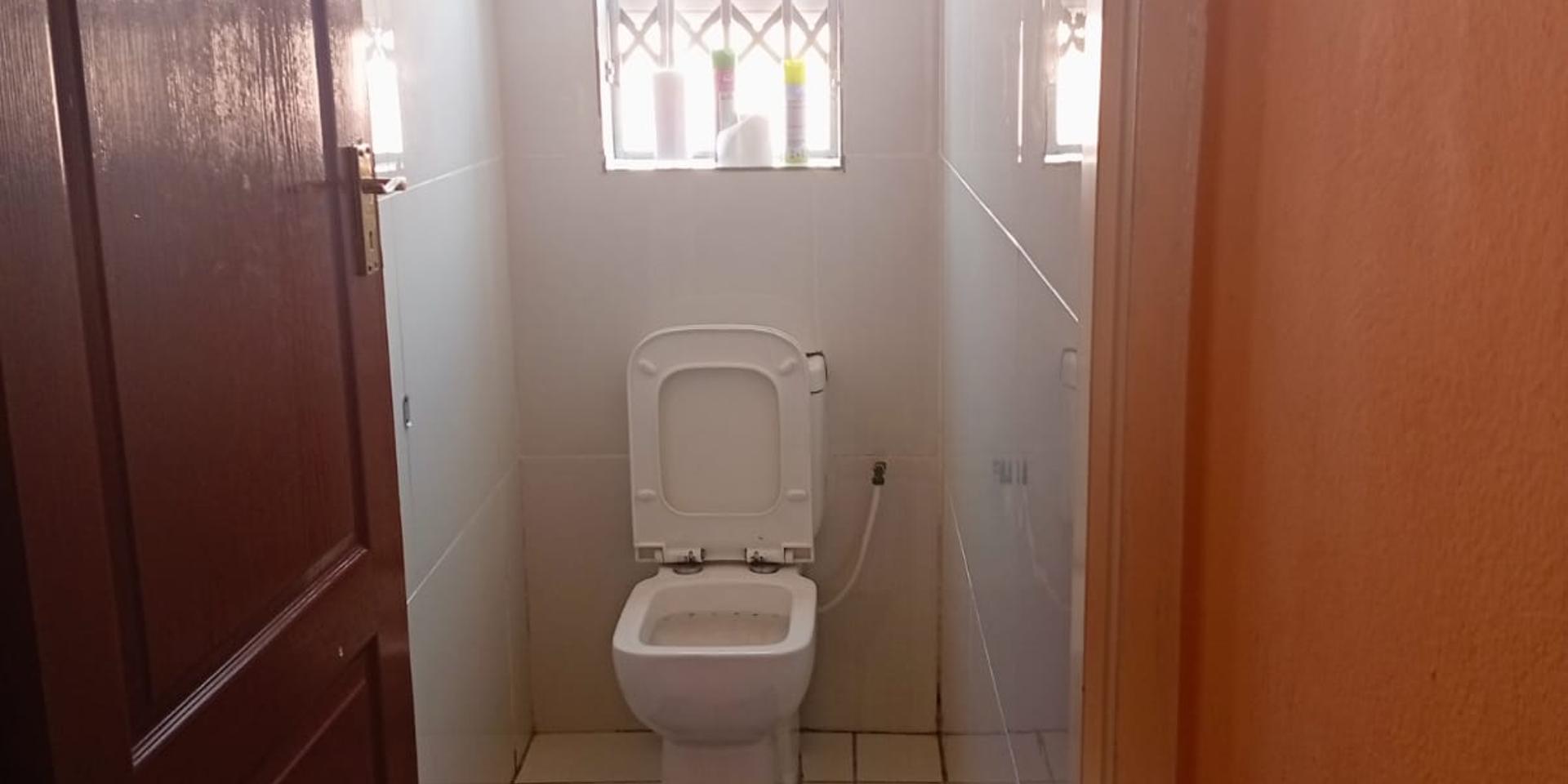 Image 4 of 6