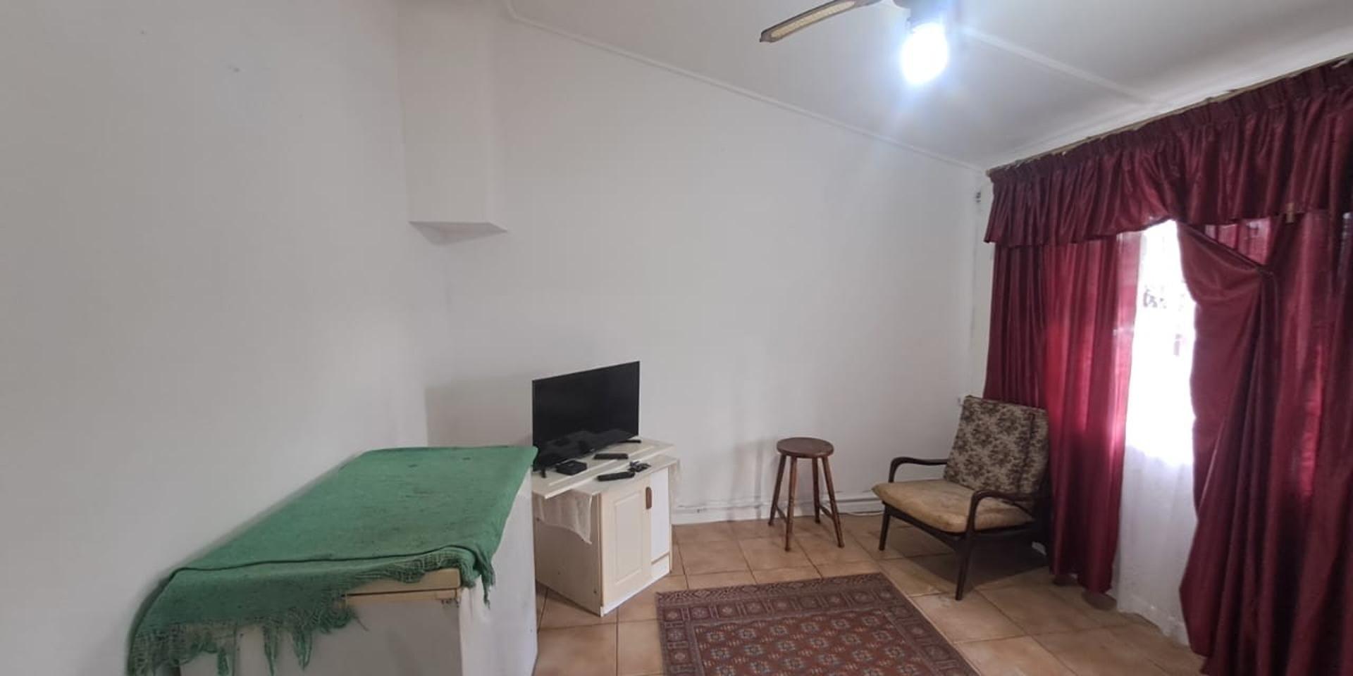 Image 4 of 6
