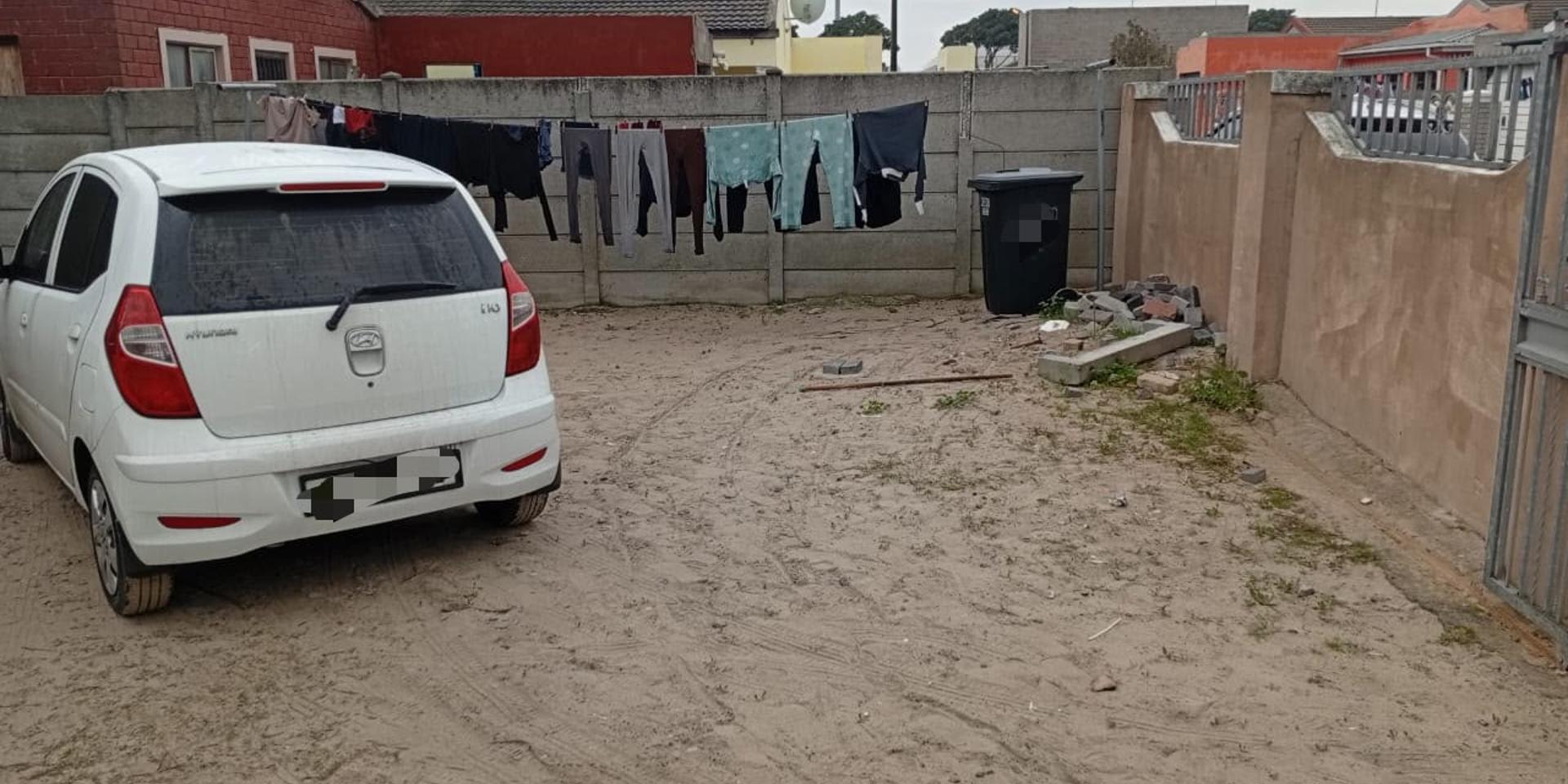 Image 4 of 6