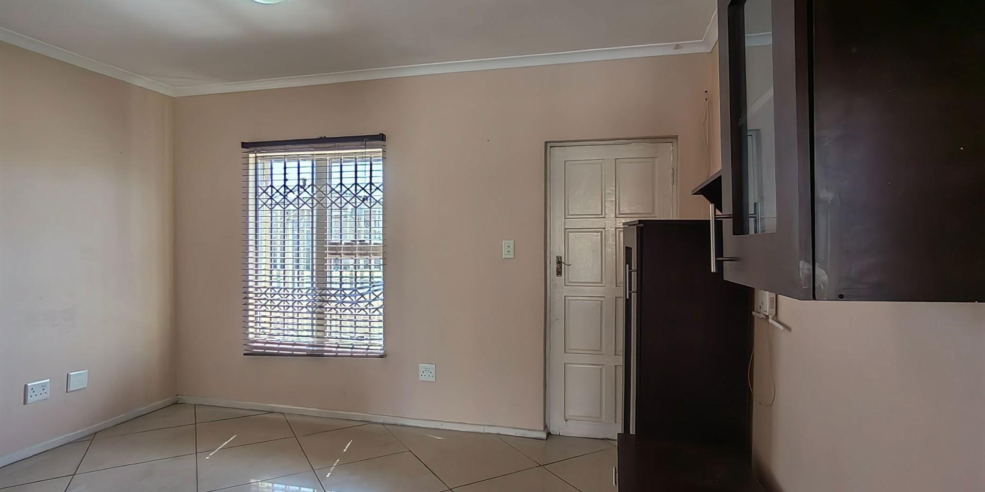 Image 3 of 6
