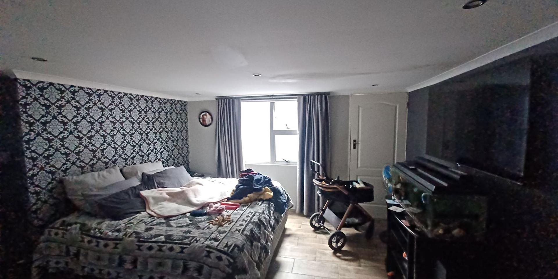 Image 4 of 6