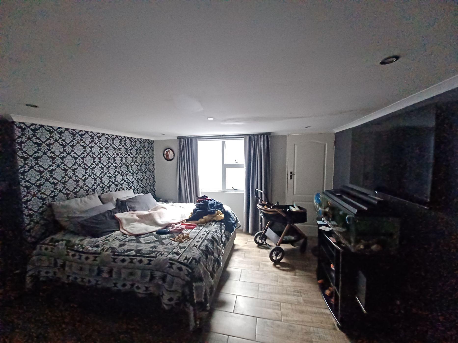 Image 4 of 6