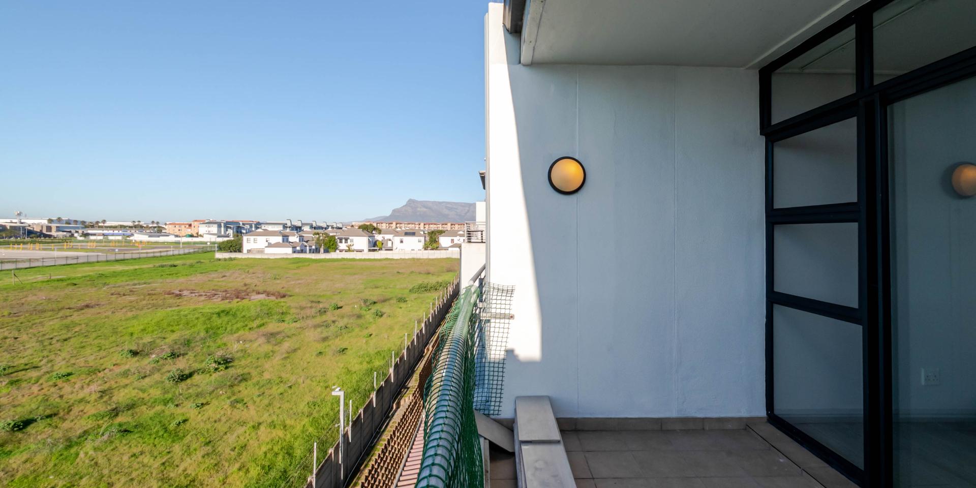 Image 4 of 6