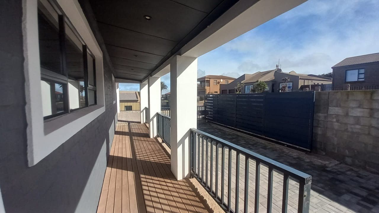 Image 3 of 6