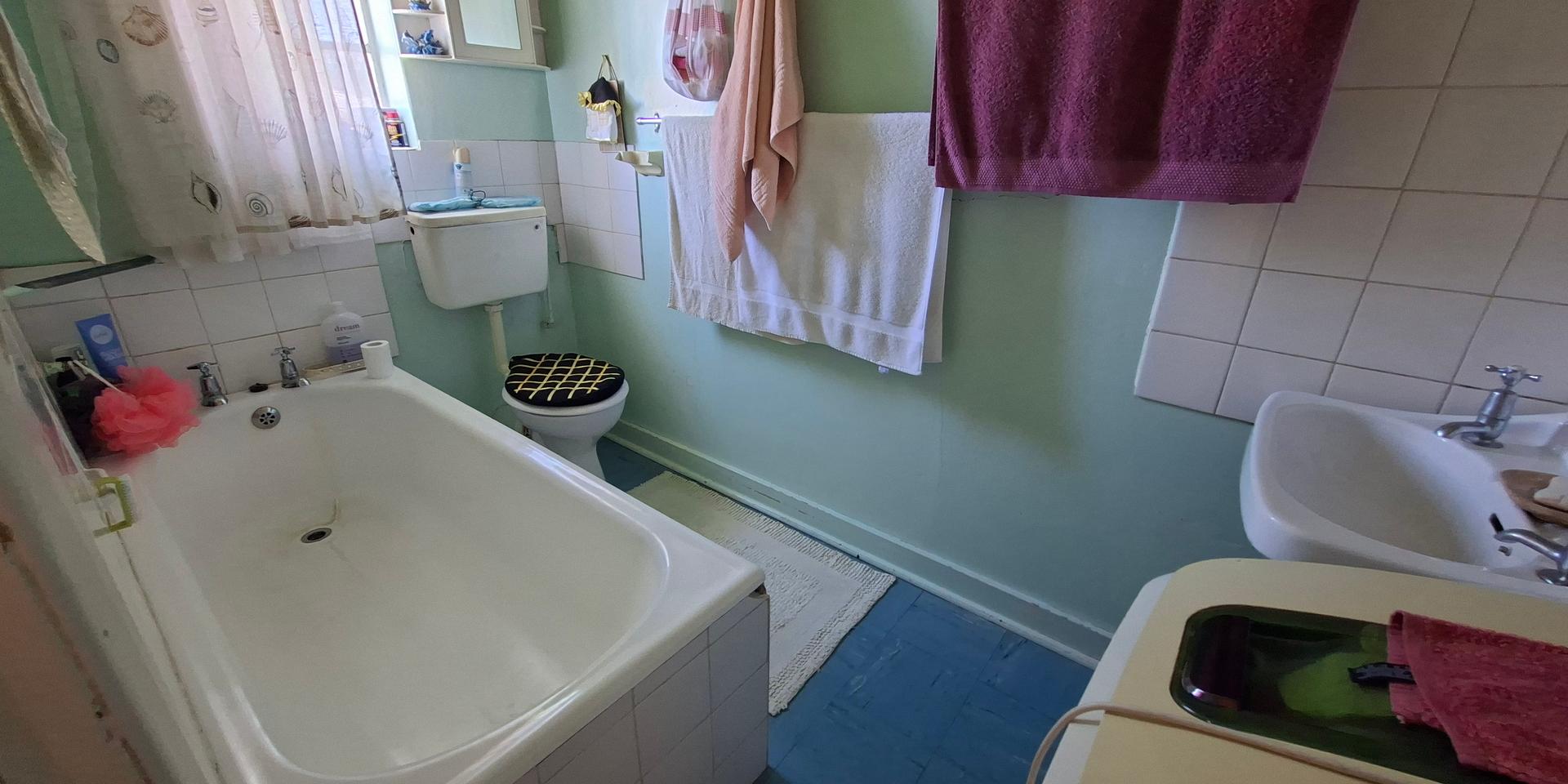 Image 4 of 6