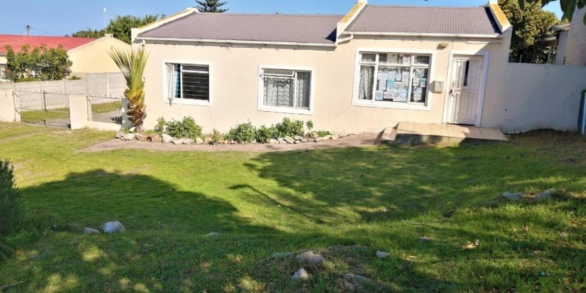 Image 4 of 6