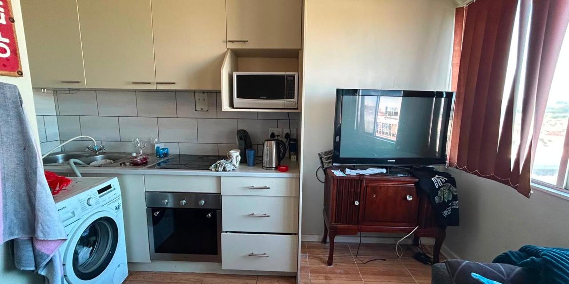 Image 2 of 6