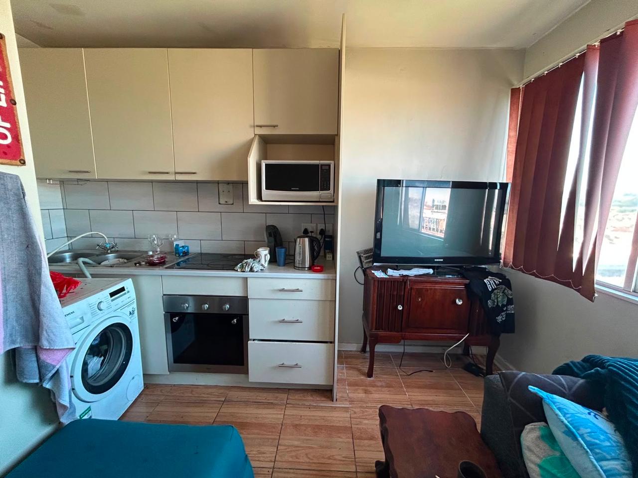 Image 2 of 6