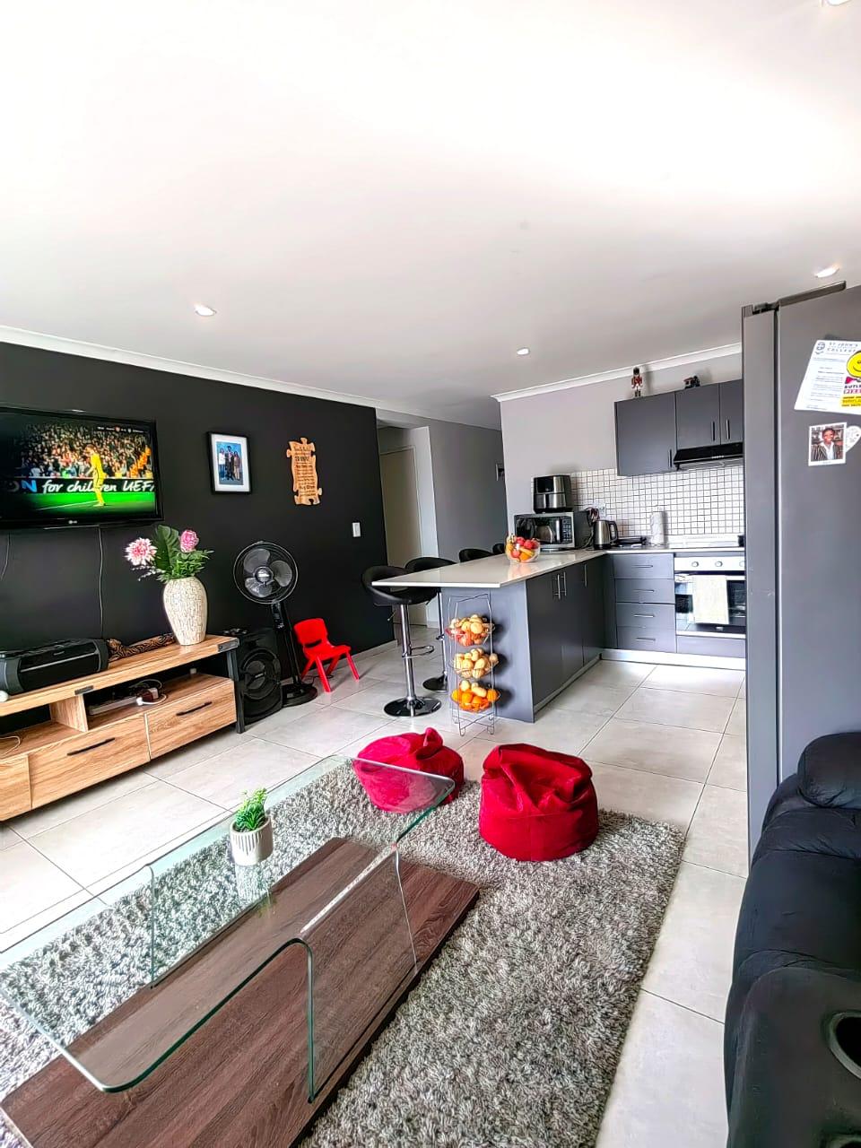 Image 4 of 6
