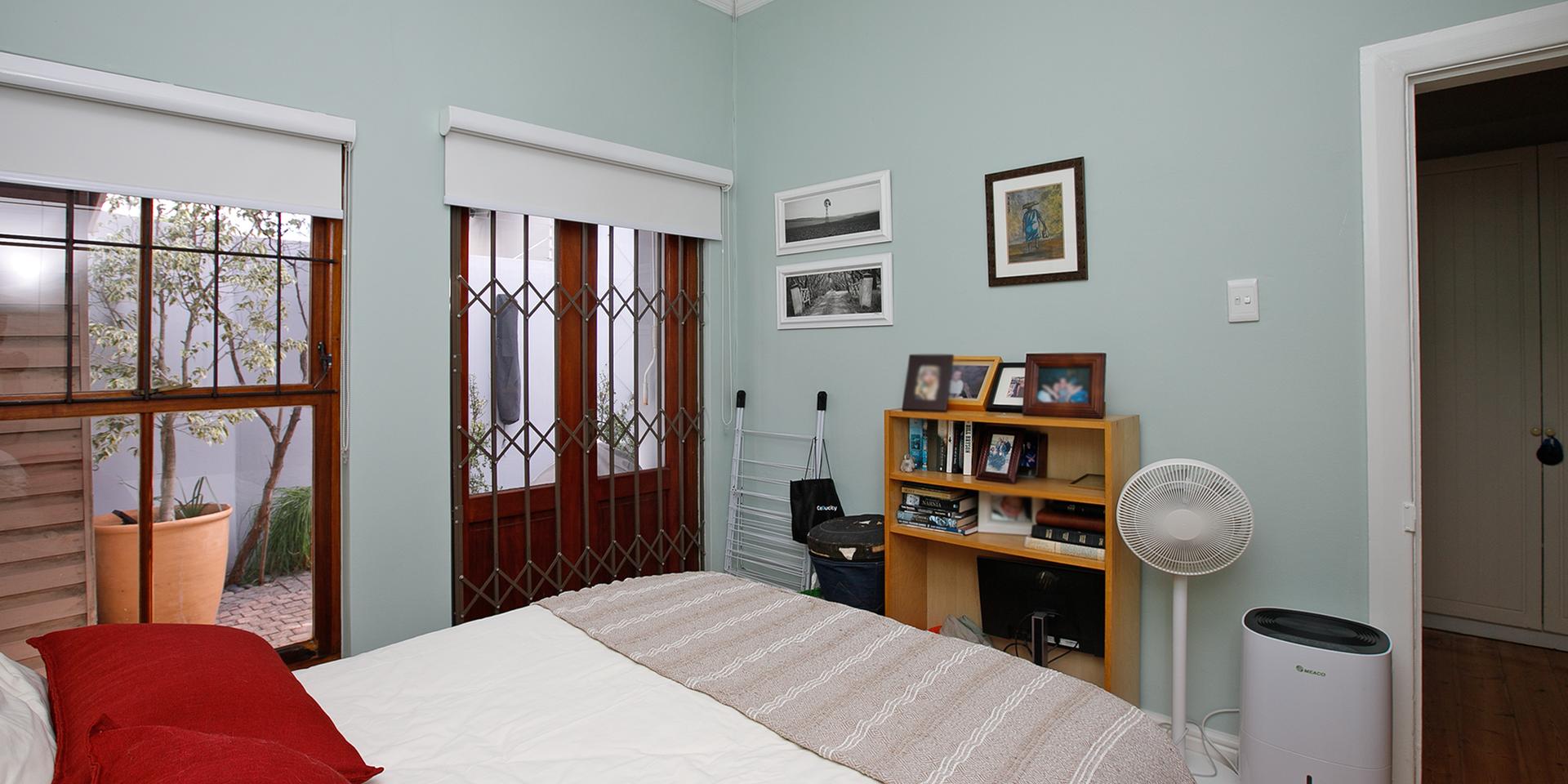 Image 4 of 6