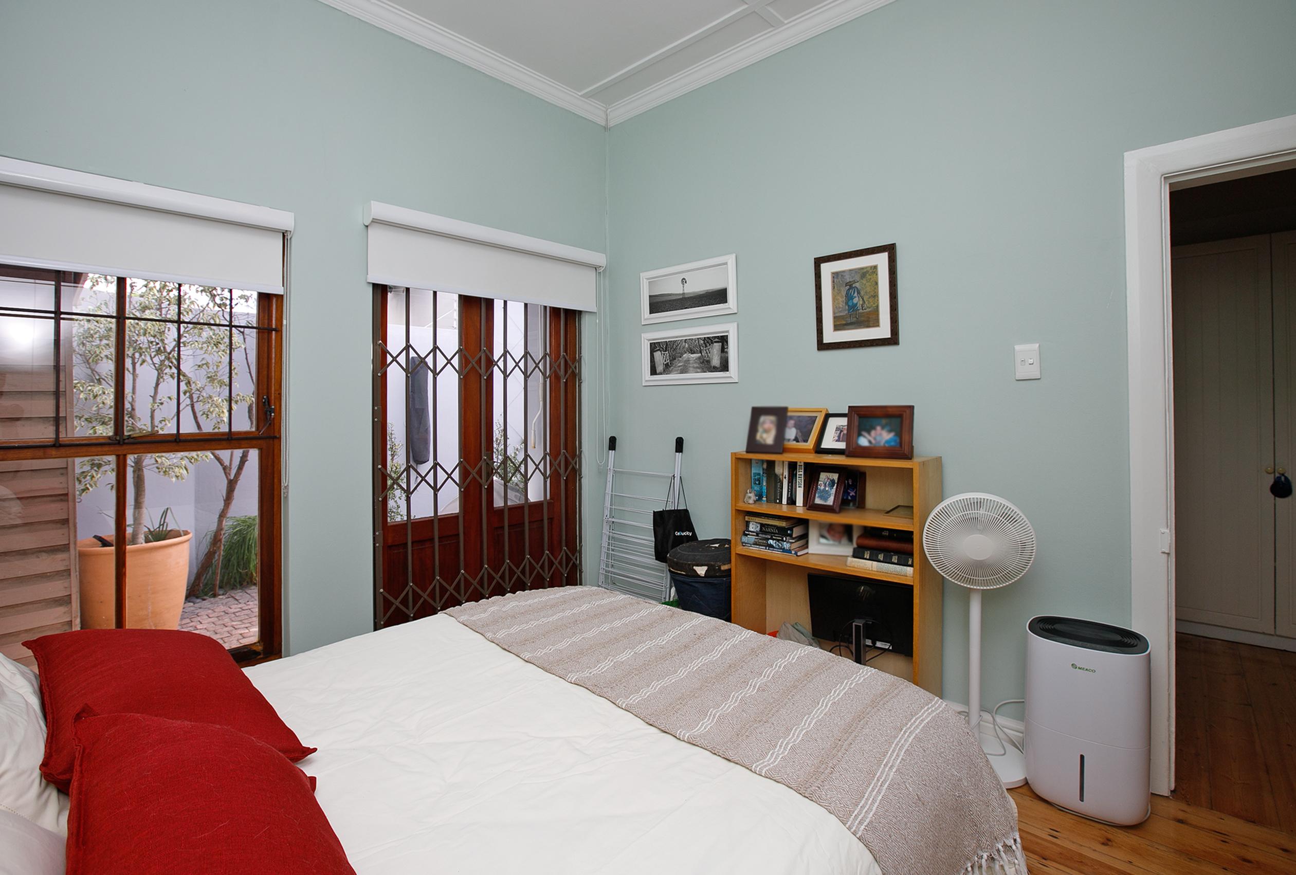 Image 4 of 6