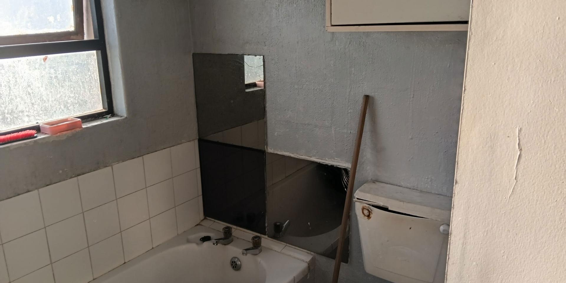 Image 4 of 6