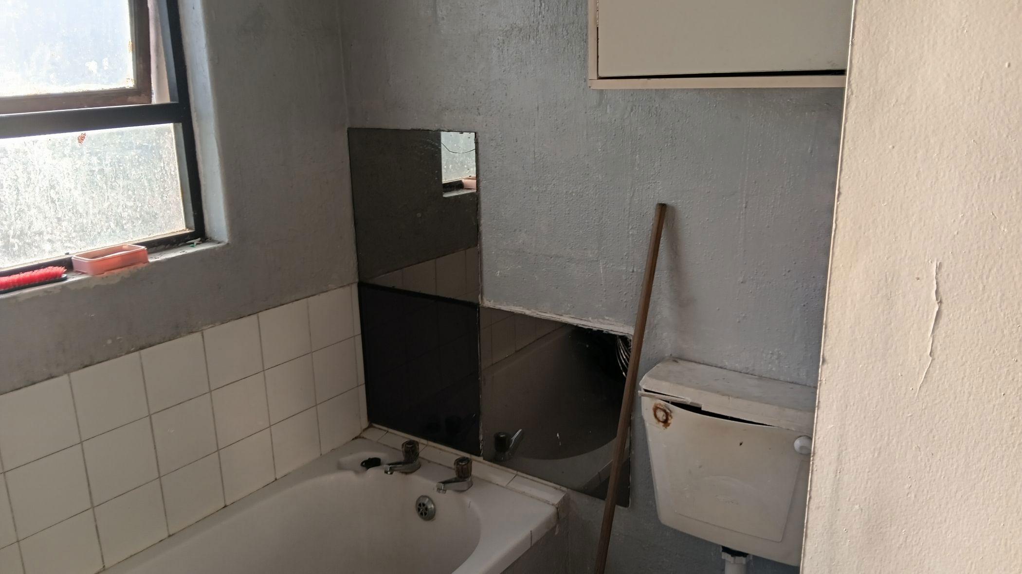 Image 4 of 6