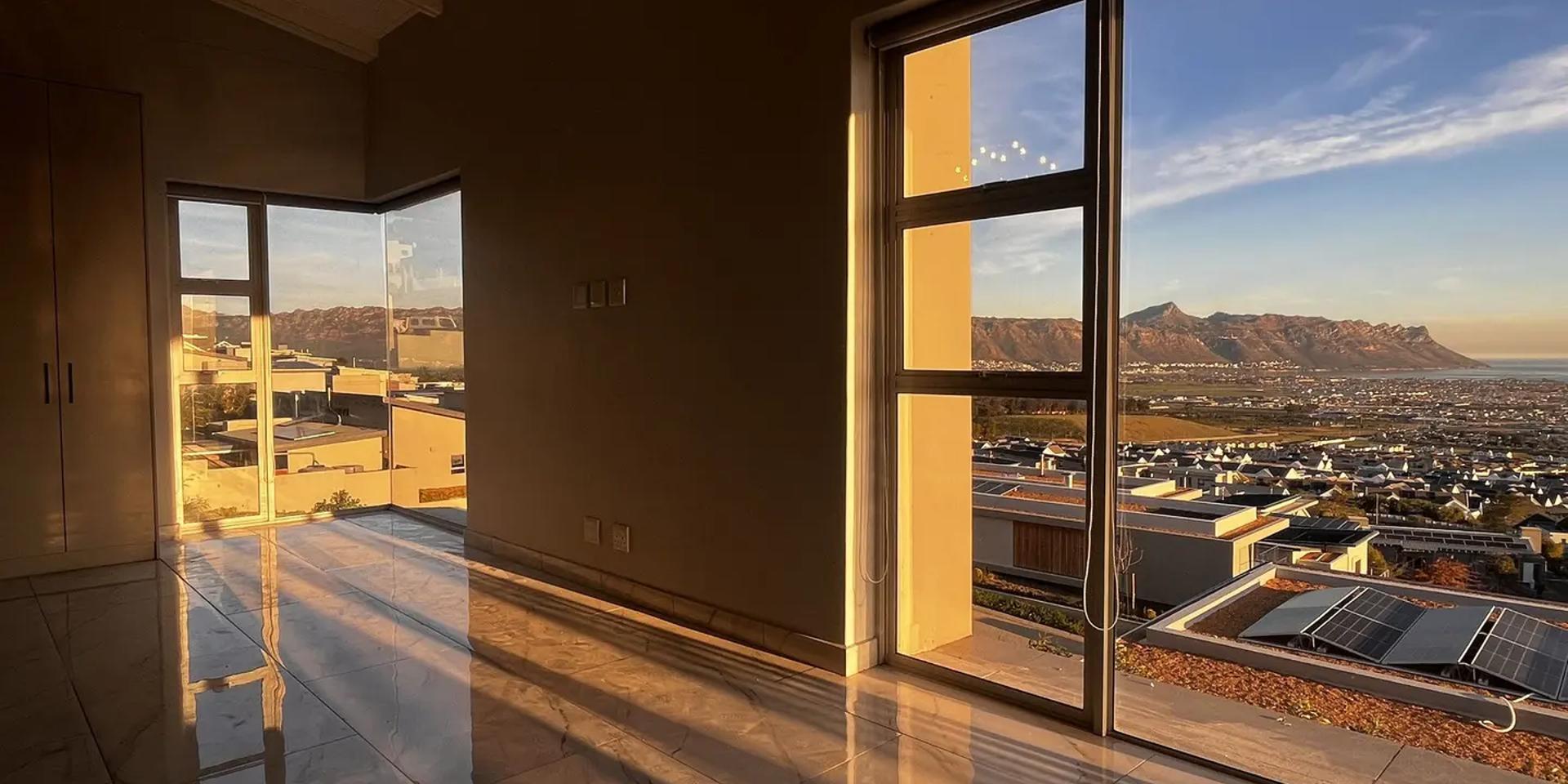 Image 3 of 6