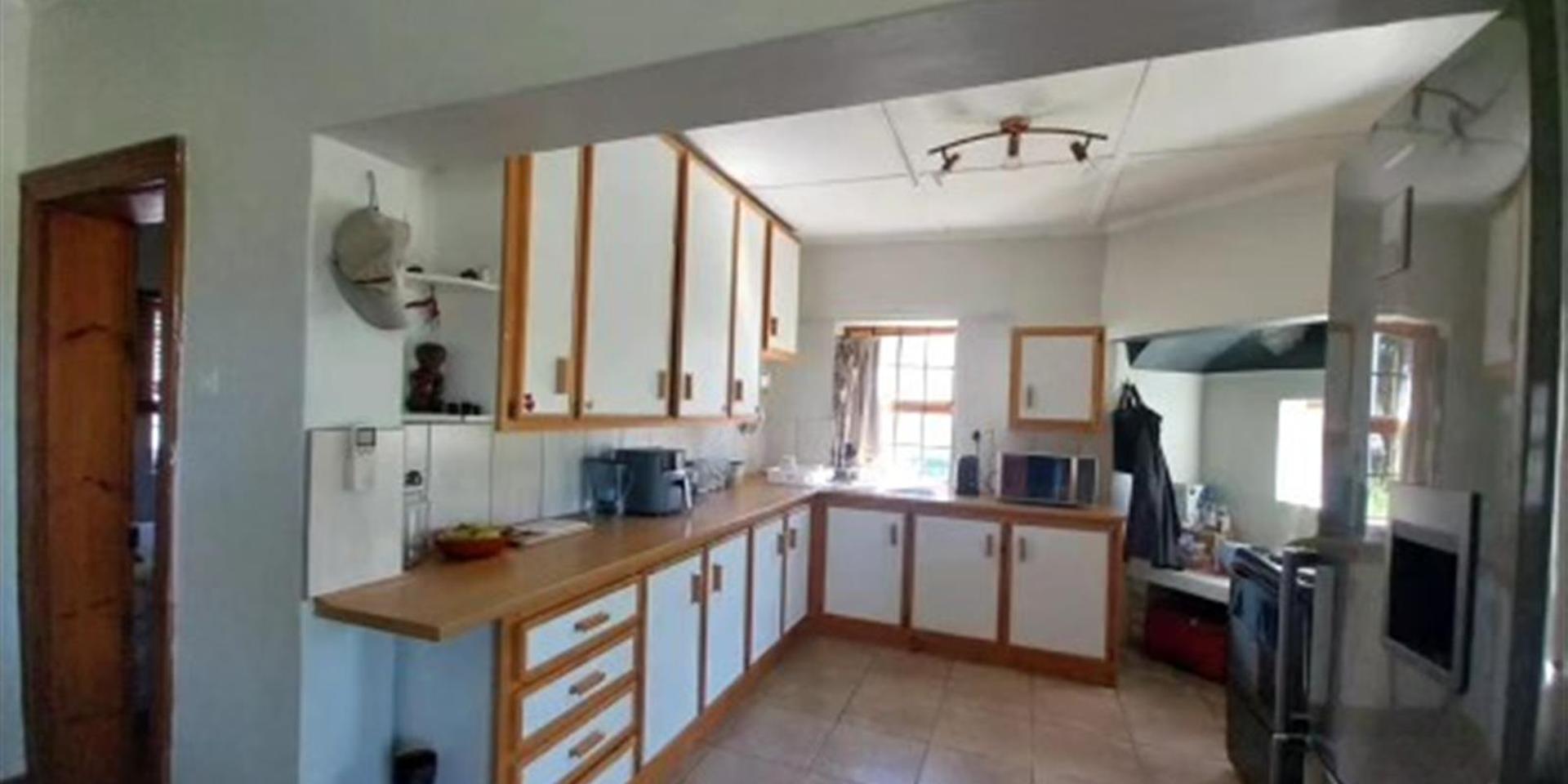Image 4 of 6