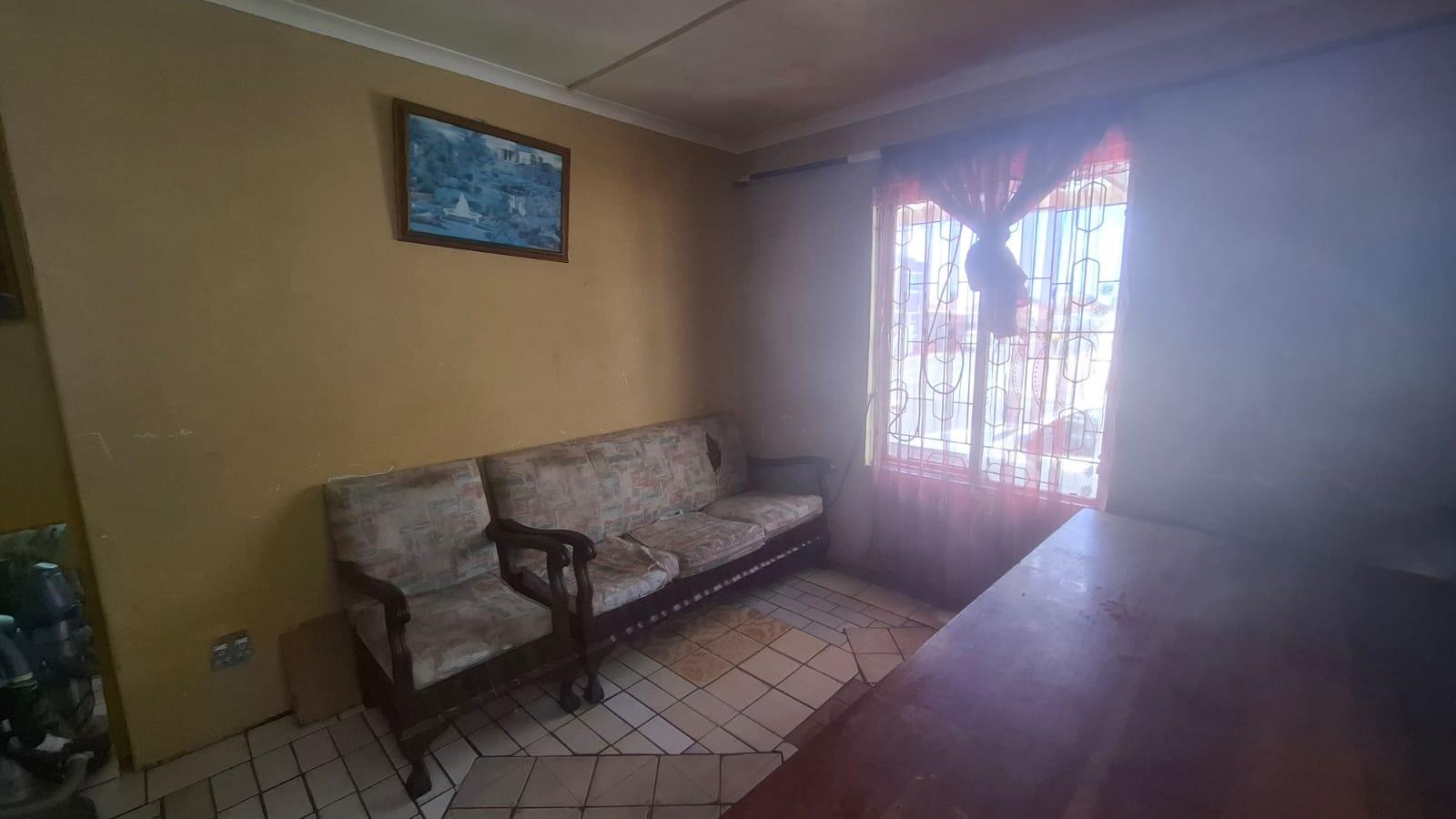 Image 4 of 6
