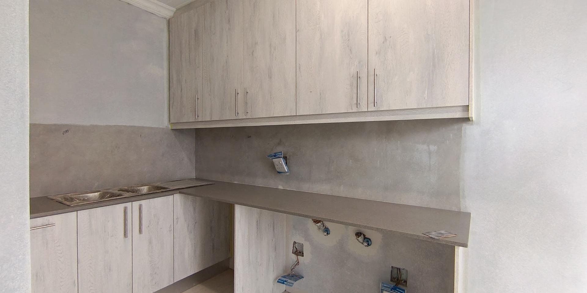 Image 4 of 6